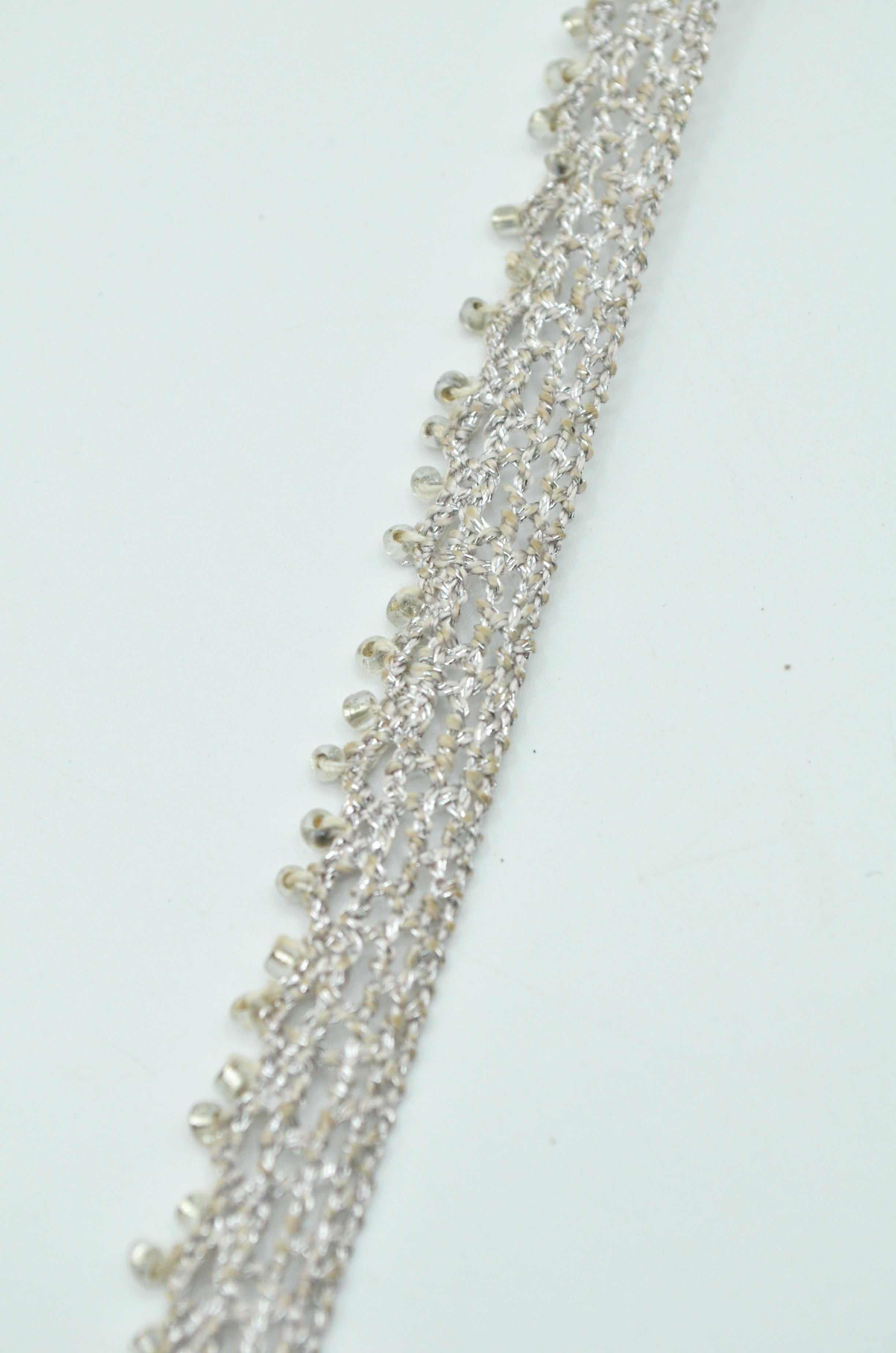 Dantela De Bumbac Cu Fir Lurex Argintiu Si Margele, 13mm