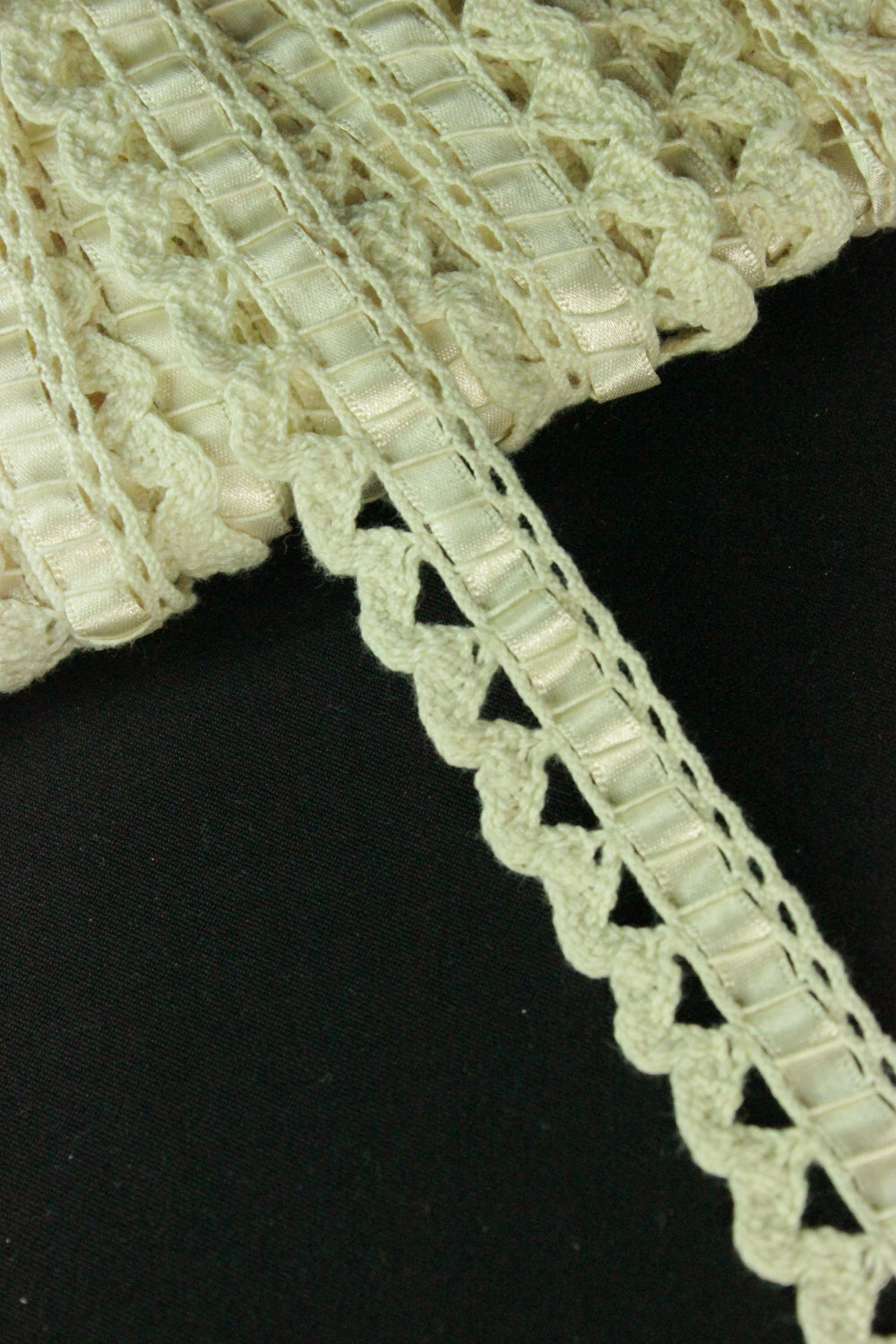 Dantela De Bumbac Cu Panglica Satinata 22mm, Bej