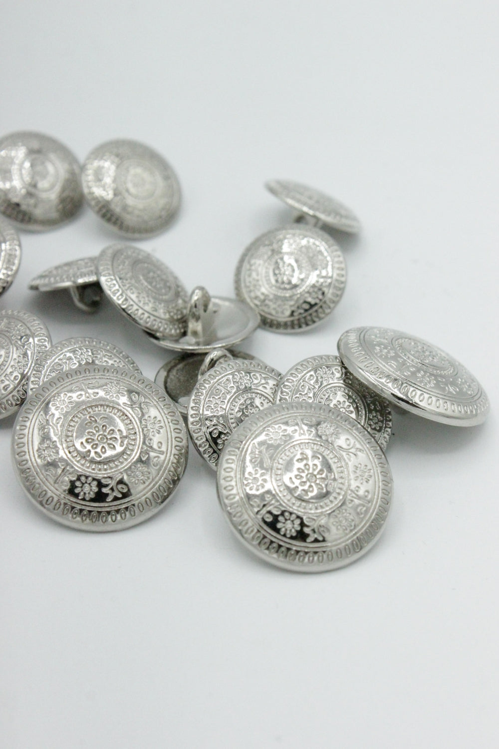 Nasturi Metalici, Argintii