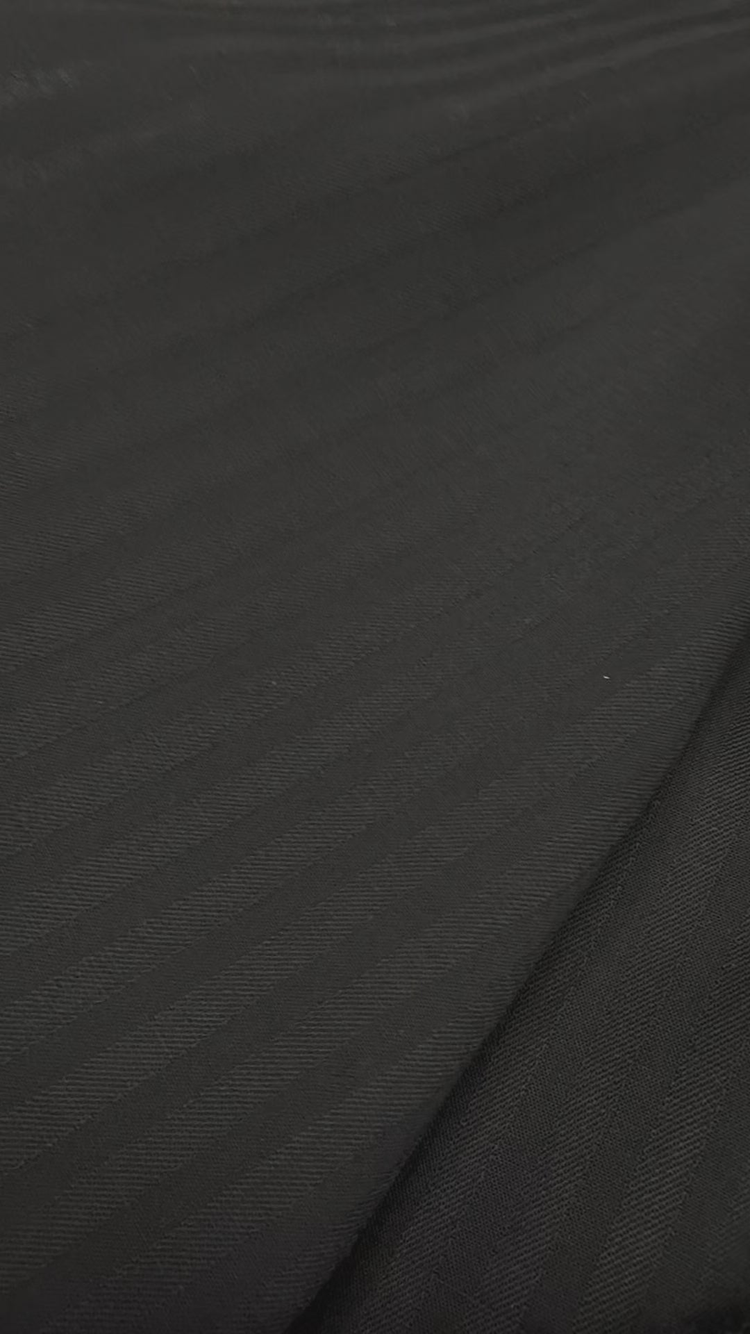 Încărcați videoclipul: Stofă Tergal Din Lana Cu Elastan, Negru