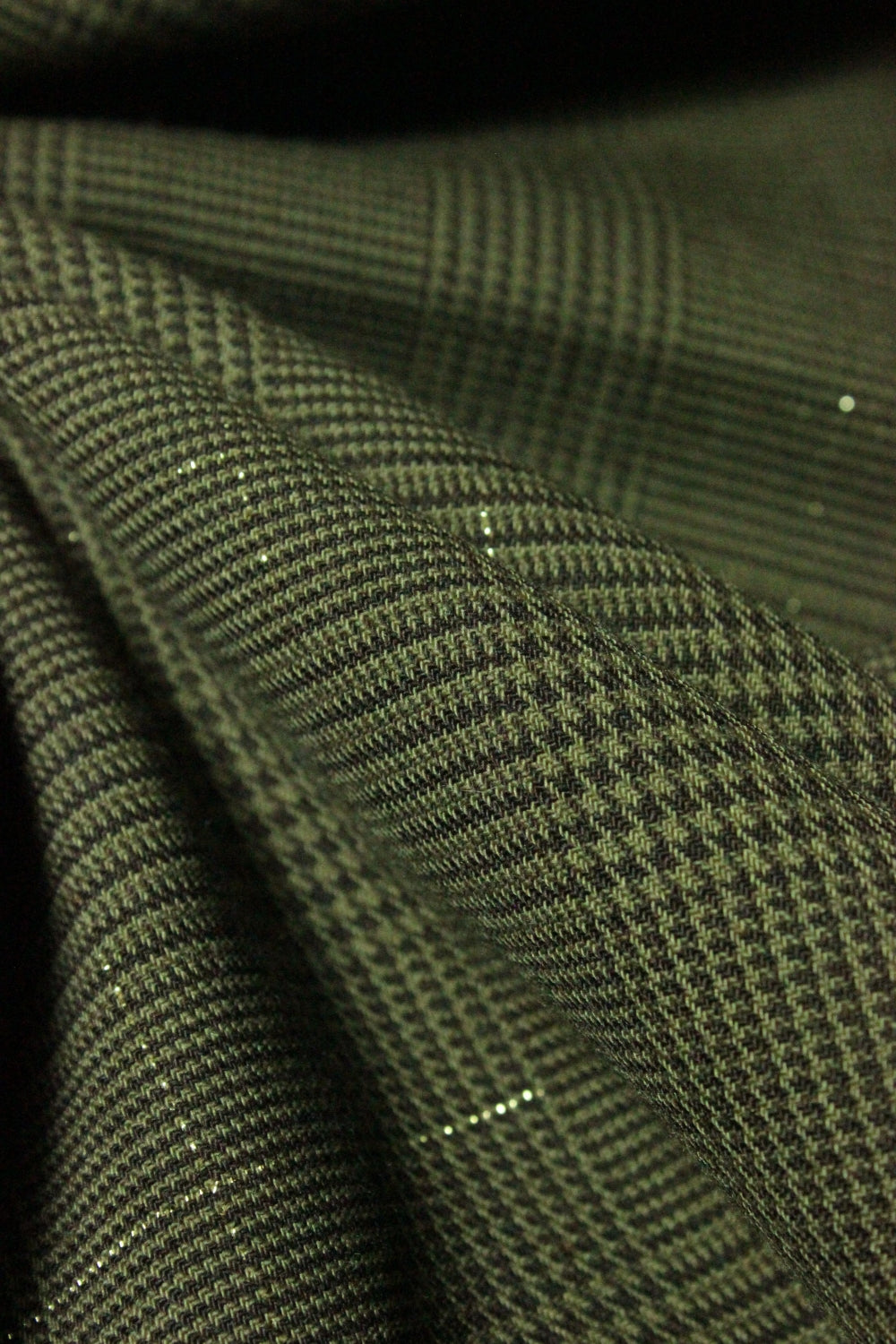 Stofa In Carouri Cu Fir Lame Auriu