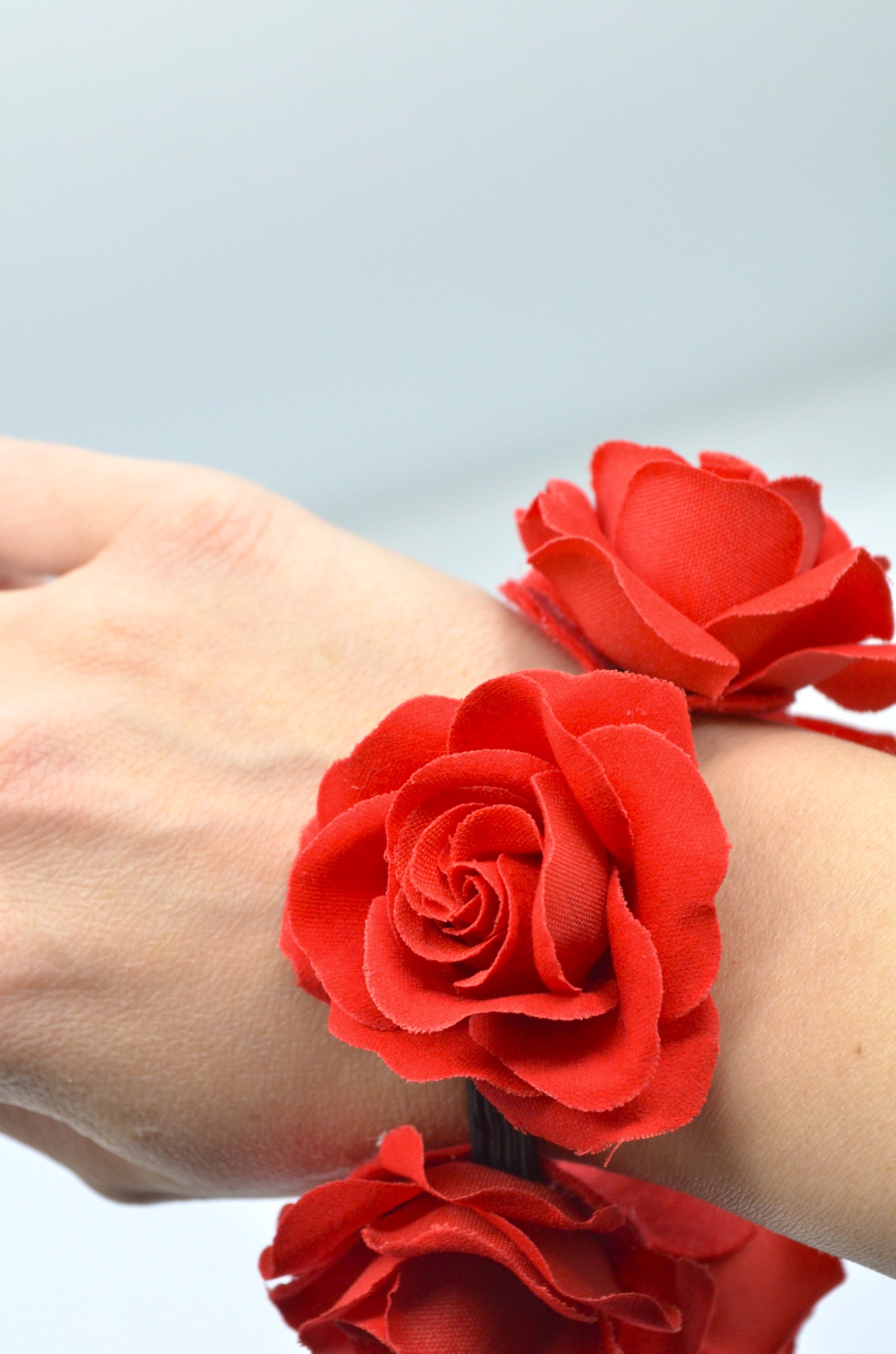 Bratara Pe Elastic Cu Flori