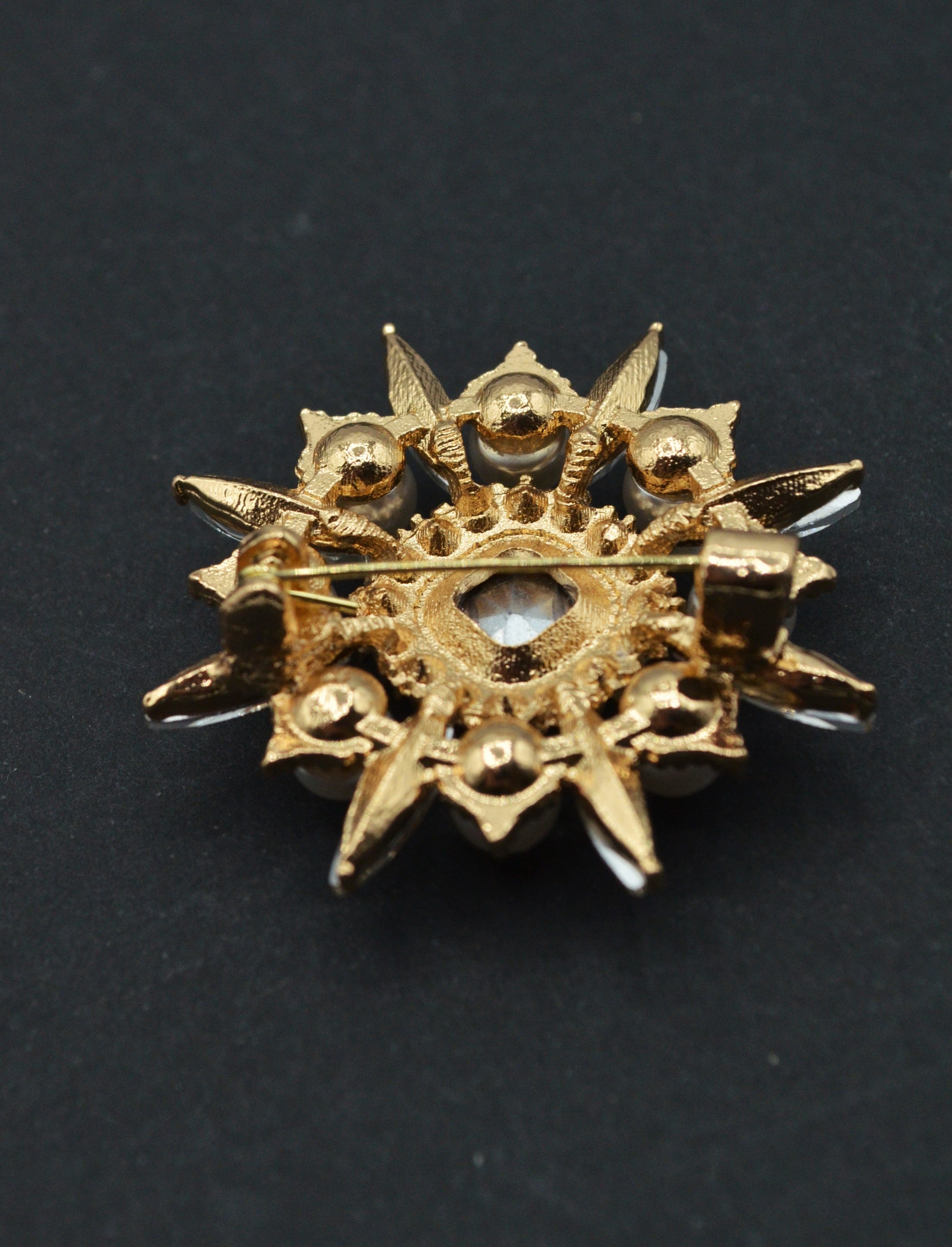 Brosa Pietre Si Perle 4cm