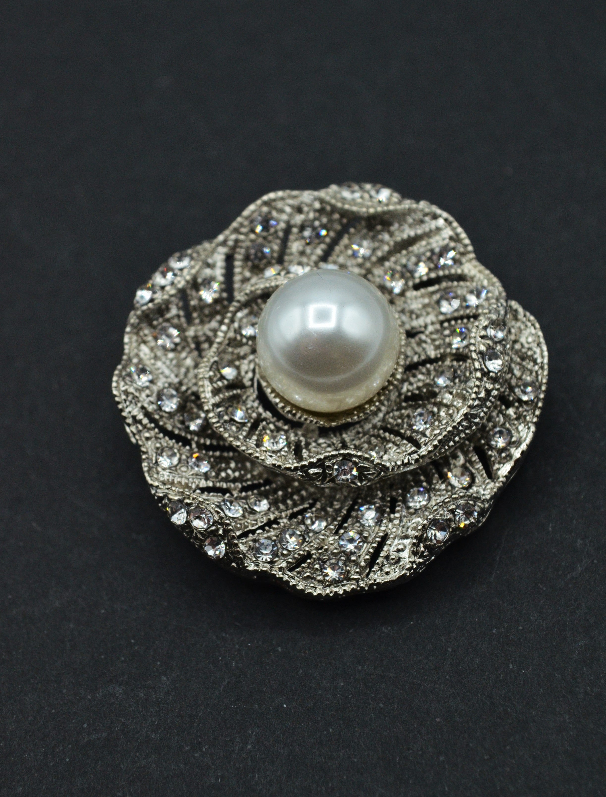 Brosa Cu Pietre Si Perle 3.60cm - Argintiu