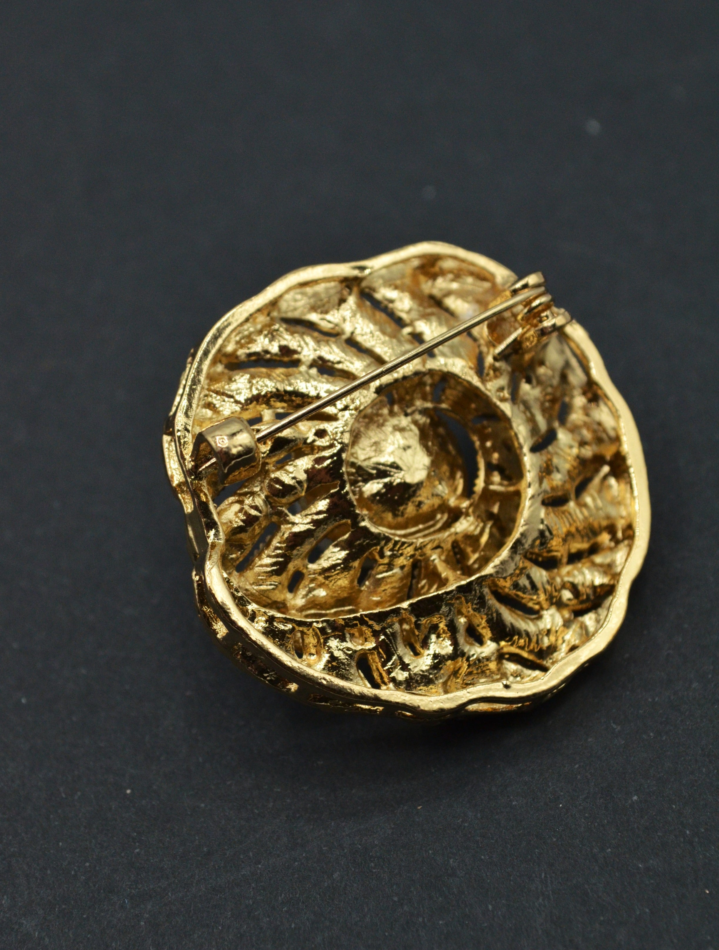 Brosa Cu Pietre Si Perle 3.60cm - Auriu