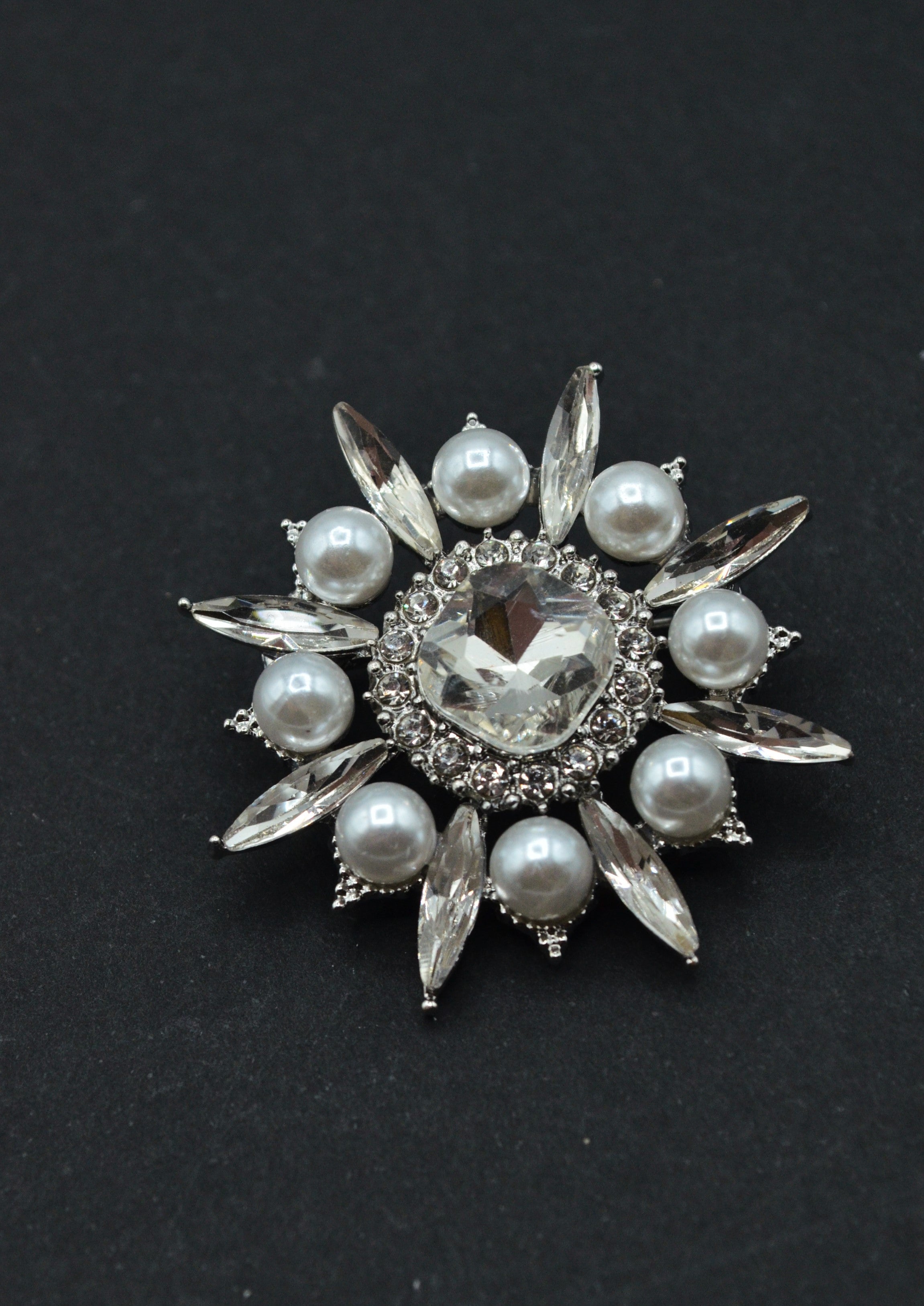 Brosa Pietre Si Perle 4cm