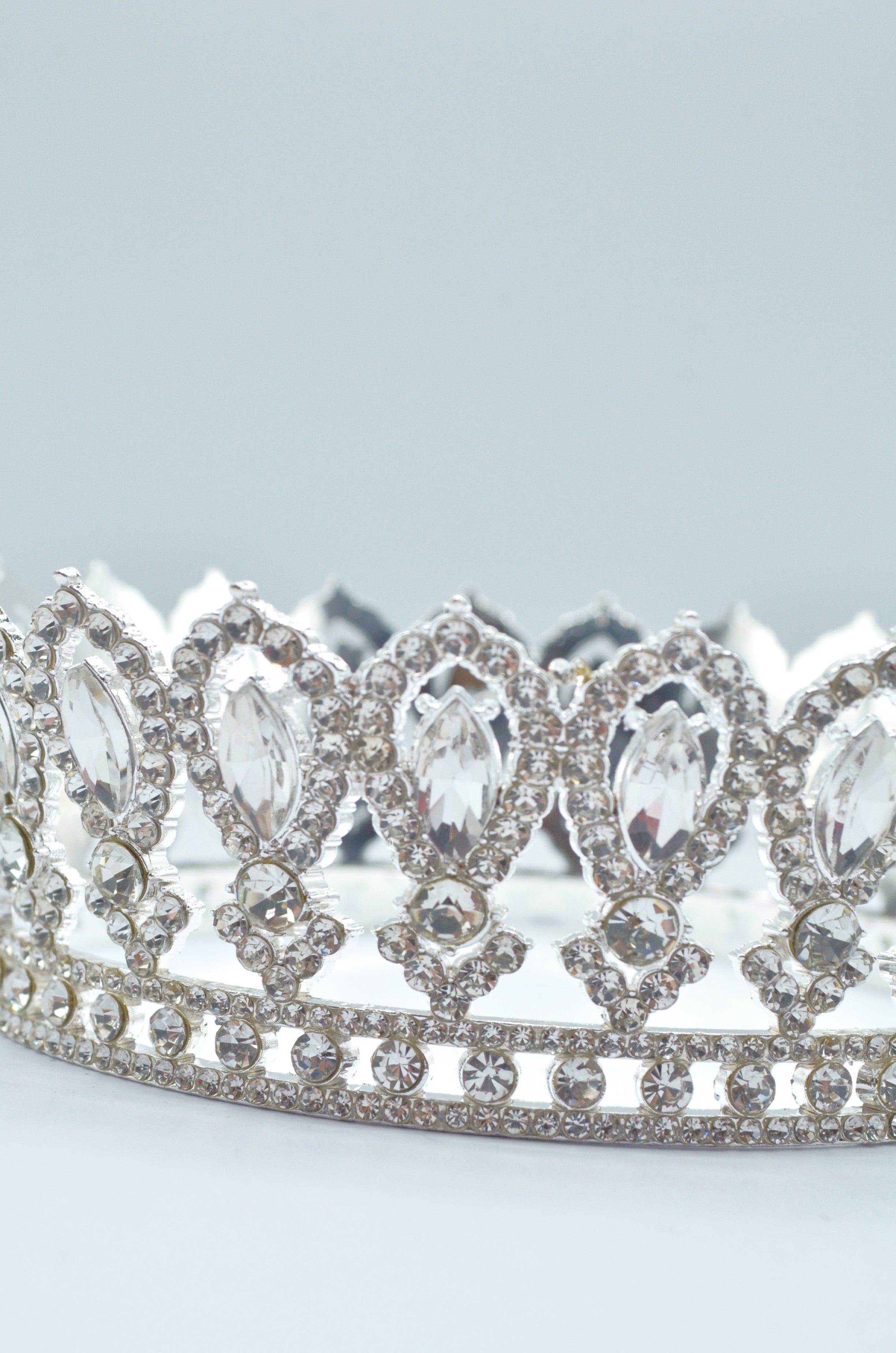 Coroana De Tort,(Diametru la baza 12cm/Inaltime 5cm)