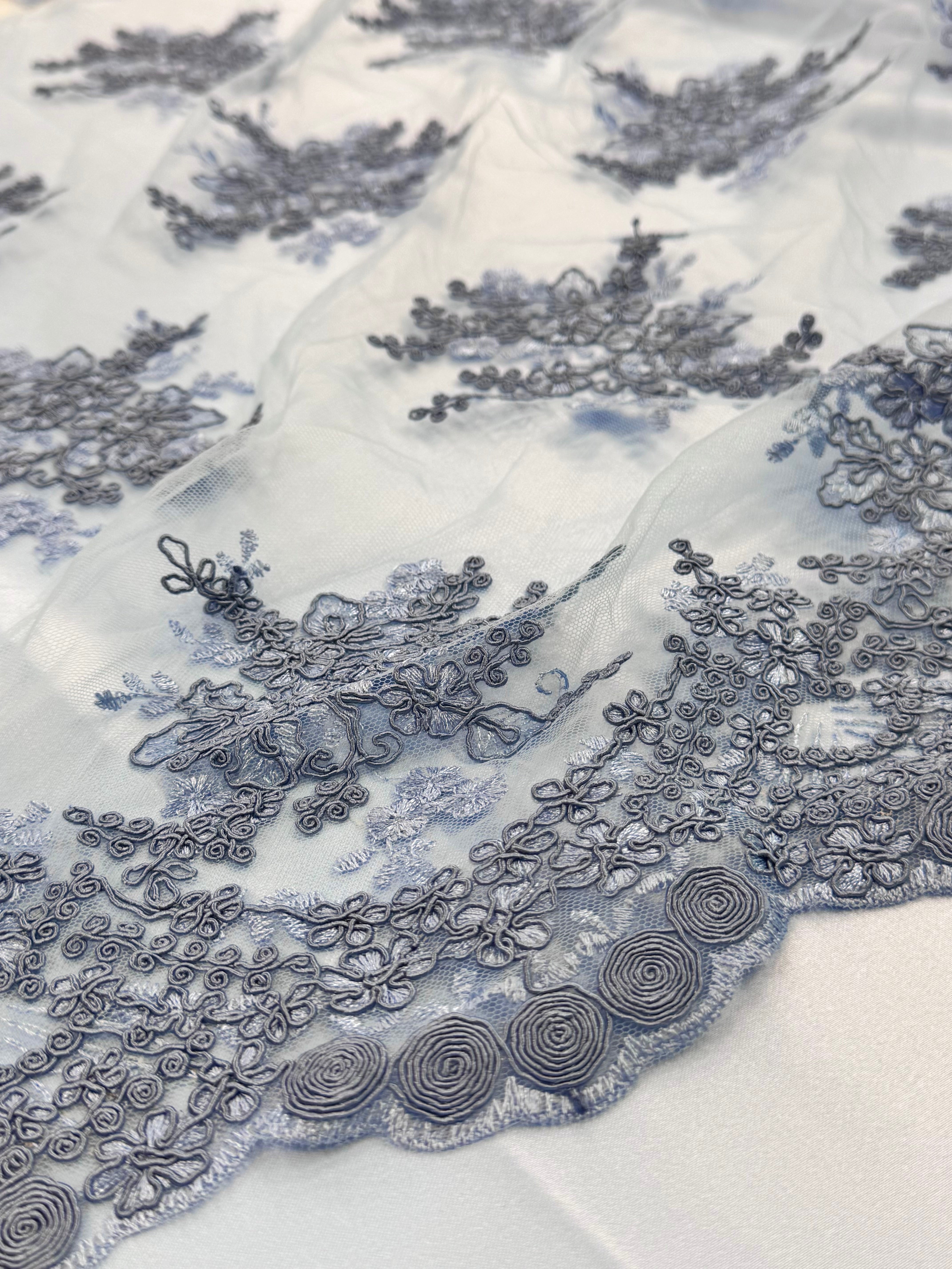 Broderie Pe Tull Bleu Gri