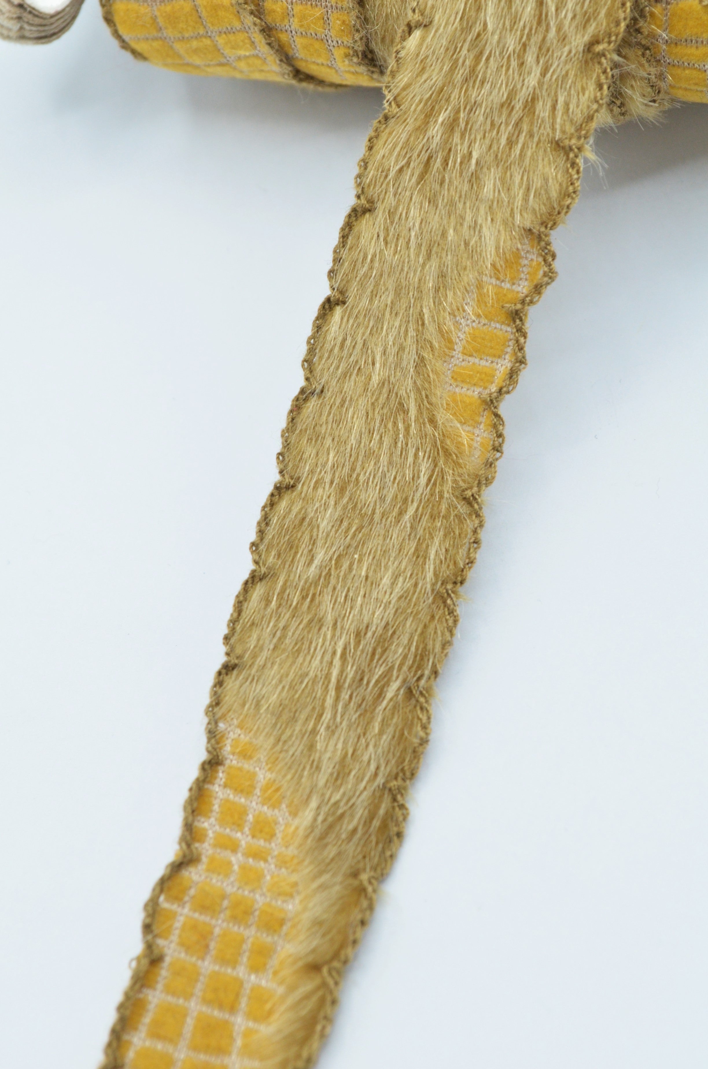 Pasmanterie Cu Blana Artificiala Bej  2cm Latime