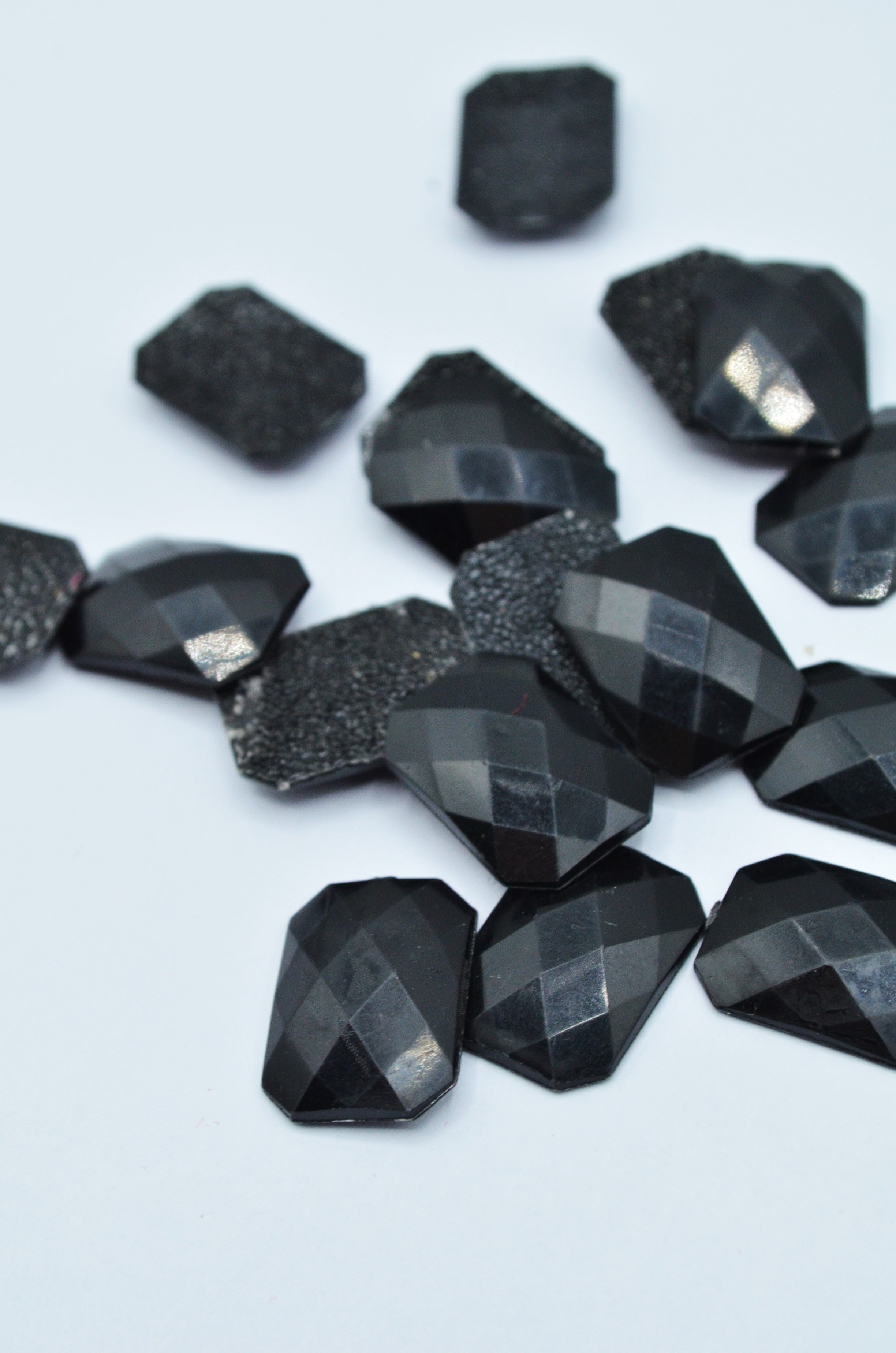 Pietre de plastic 13x18mm- Negru - (9.50gr/20buc)