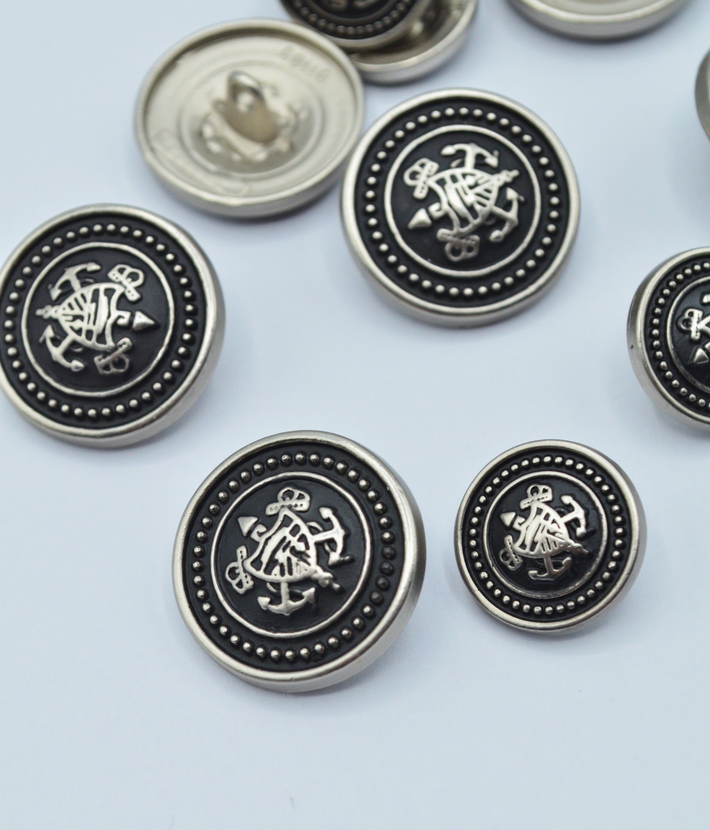 Nasturi Metalici Negru Cu Argintiu