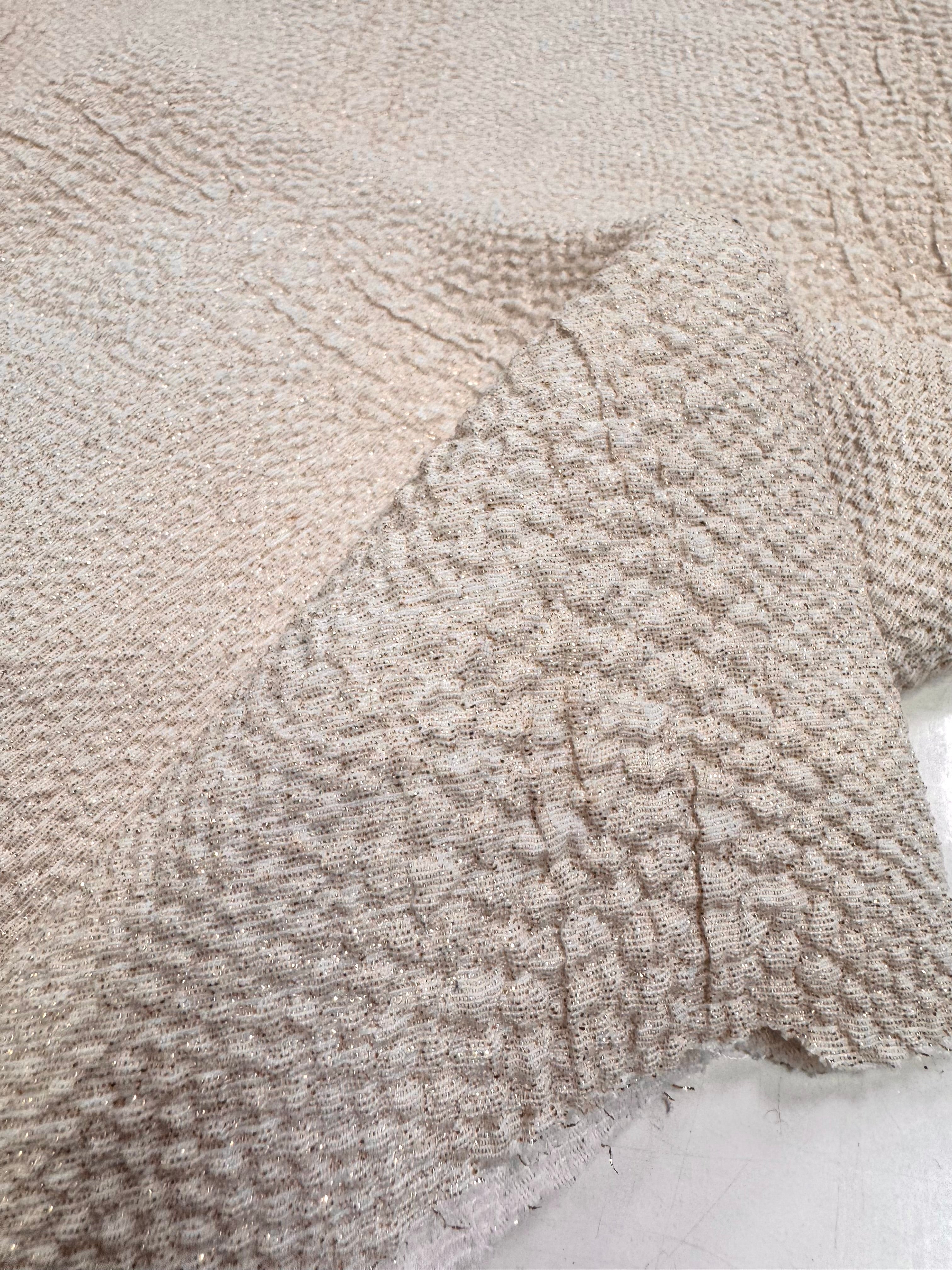 Brocard elastic cu fir lurex auriu