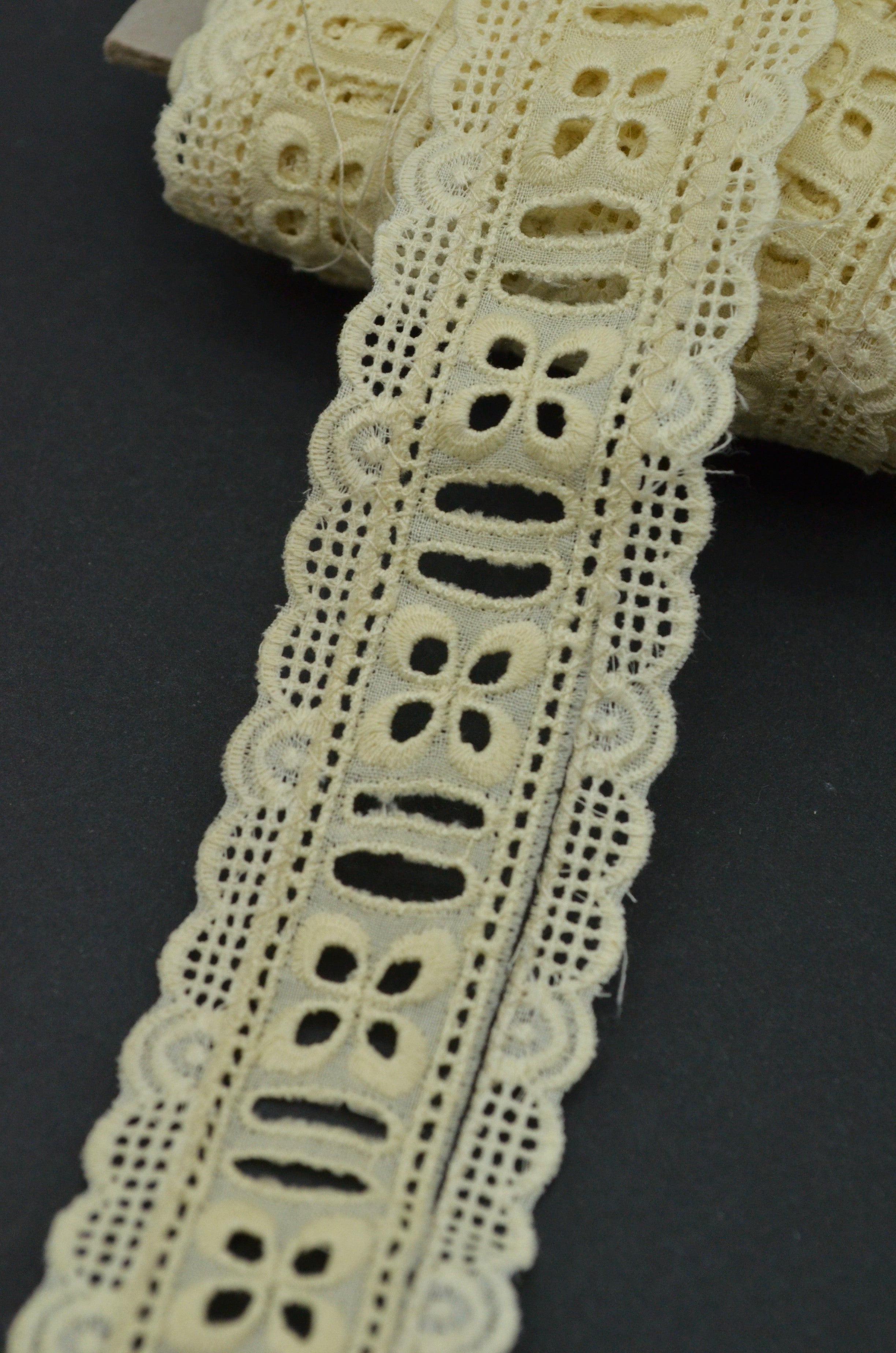 Dantela de bumbac, 33mm, Crem