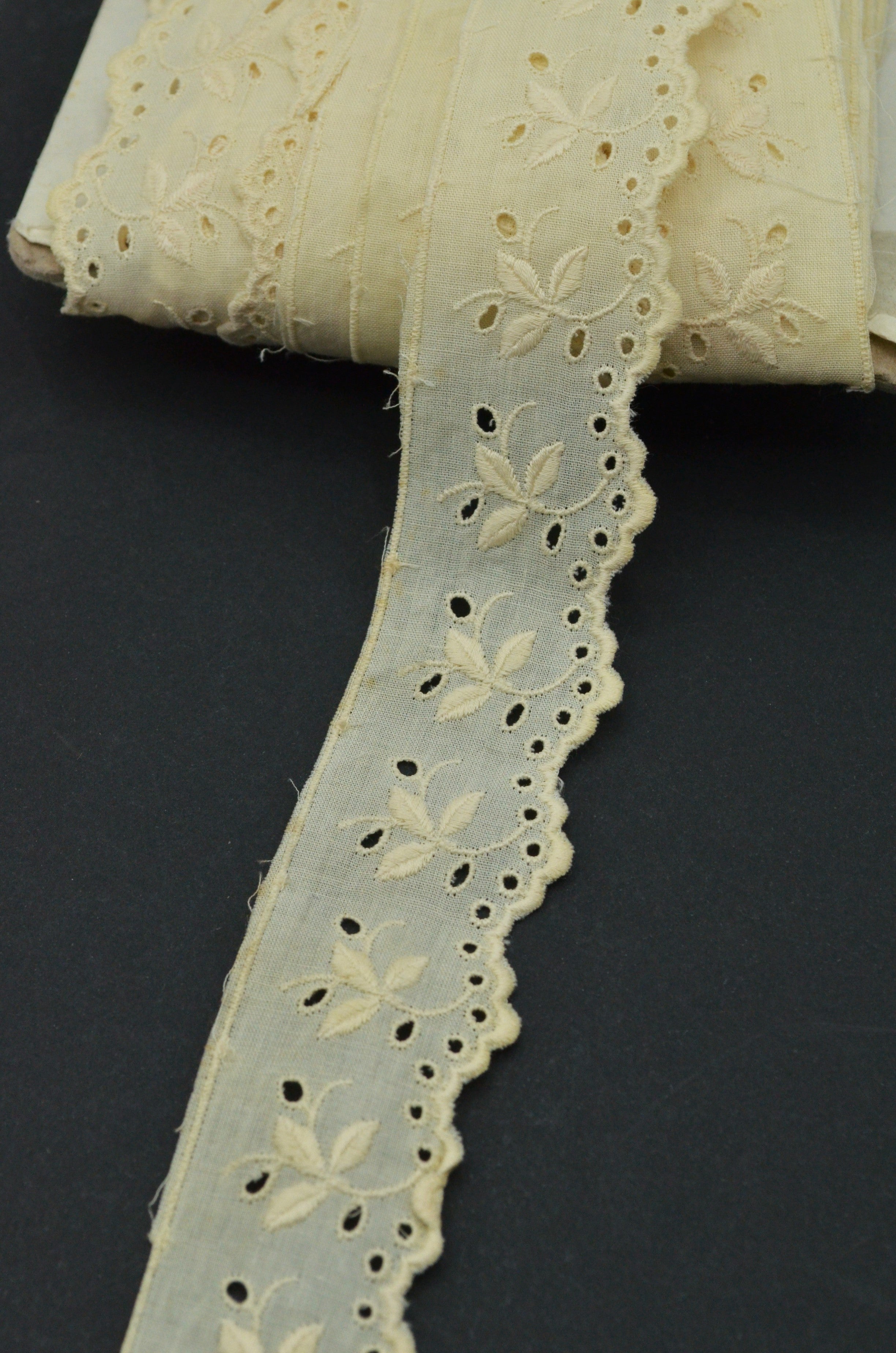 Dantela de bumbac, 36mm, Crem