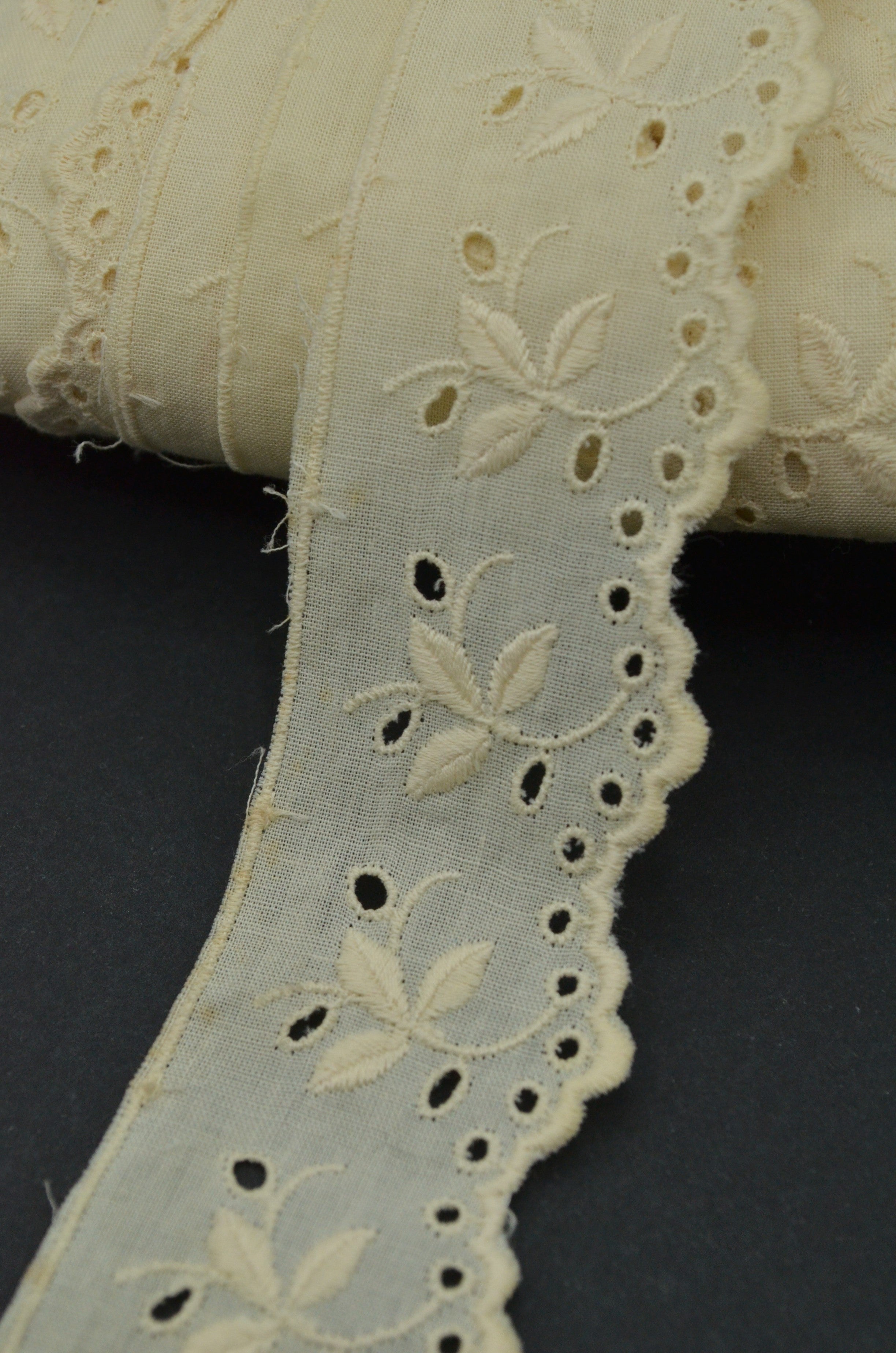 Dantela de bumbac, 36mm, Crem