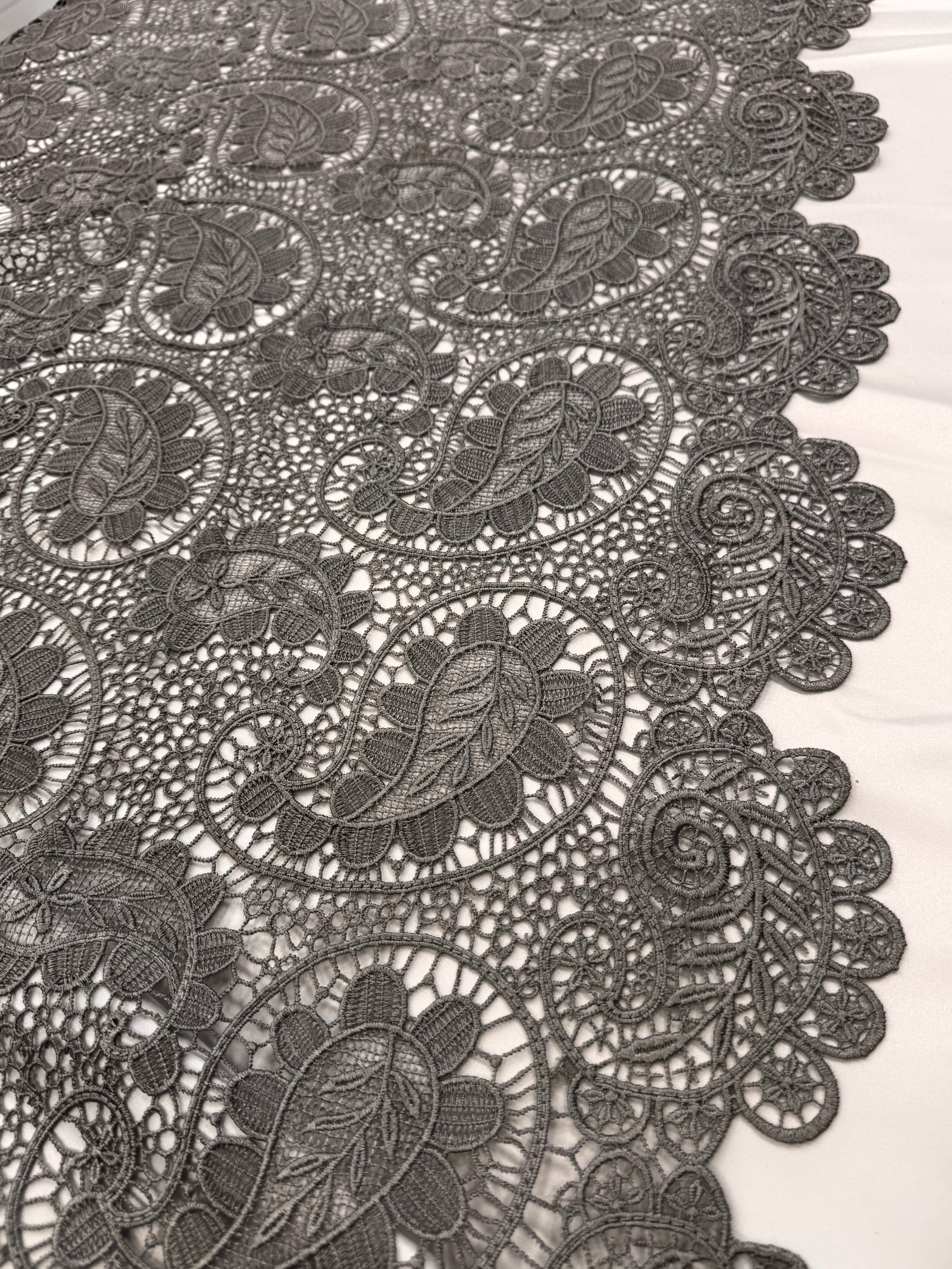 Broderie Sparta, Gri