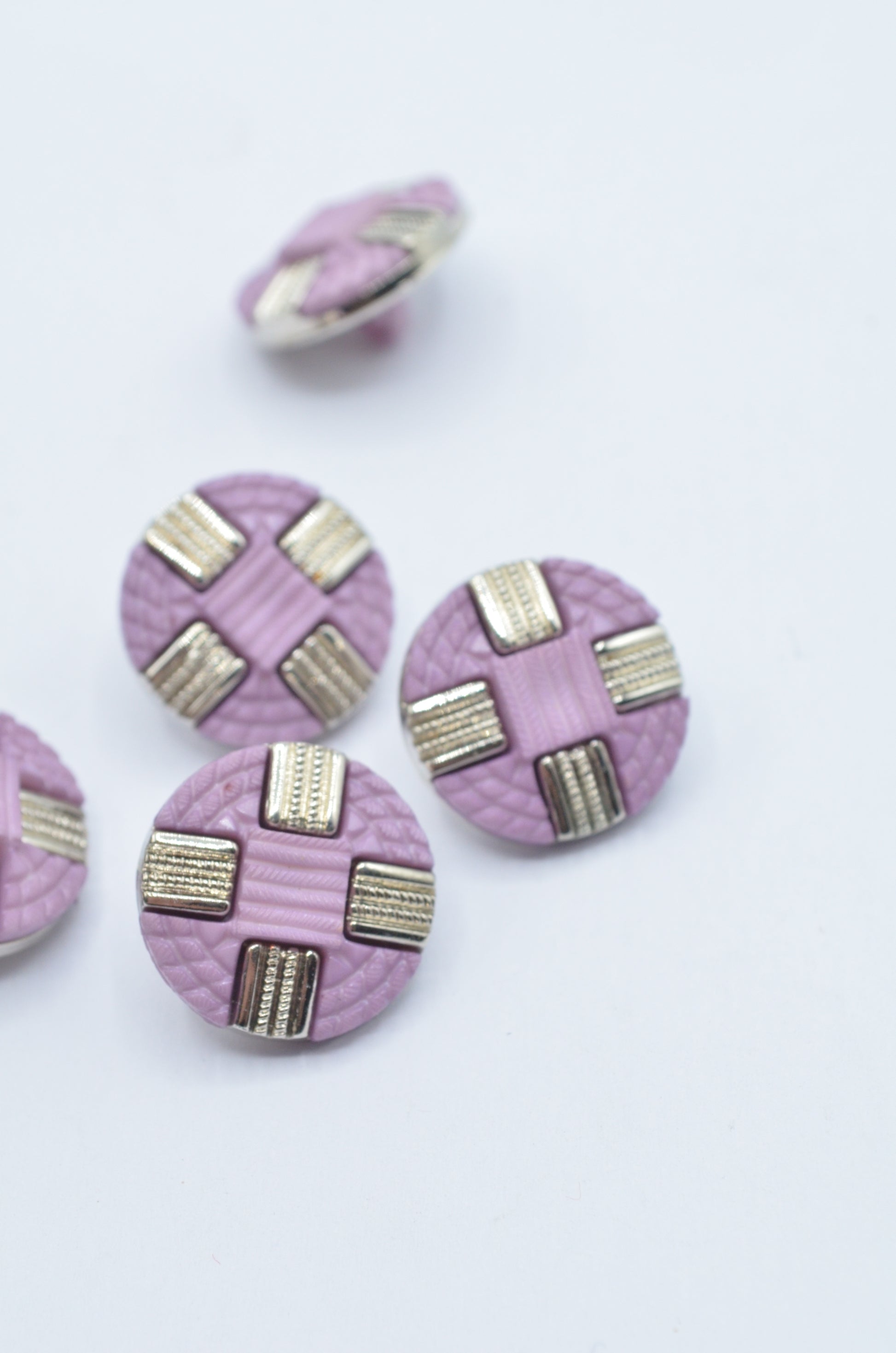 Nasturi De Plastic Lila Cu Argintiu, 18mm