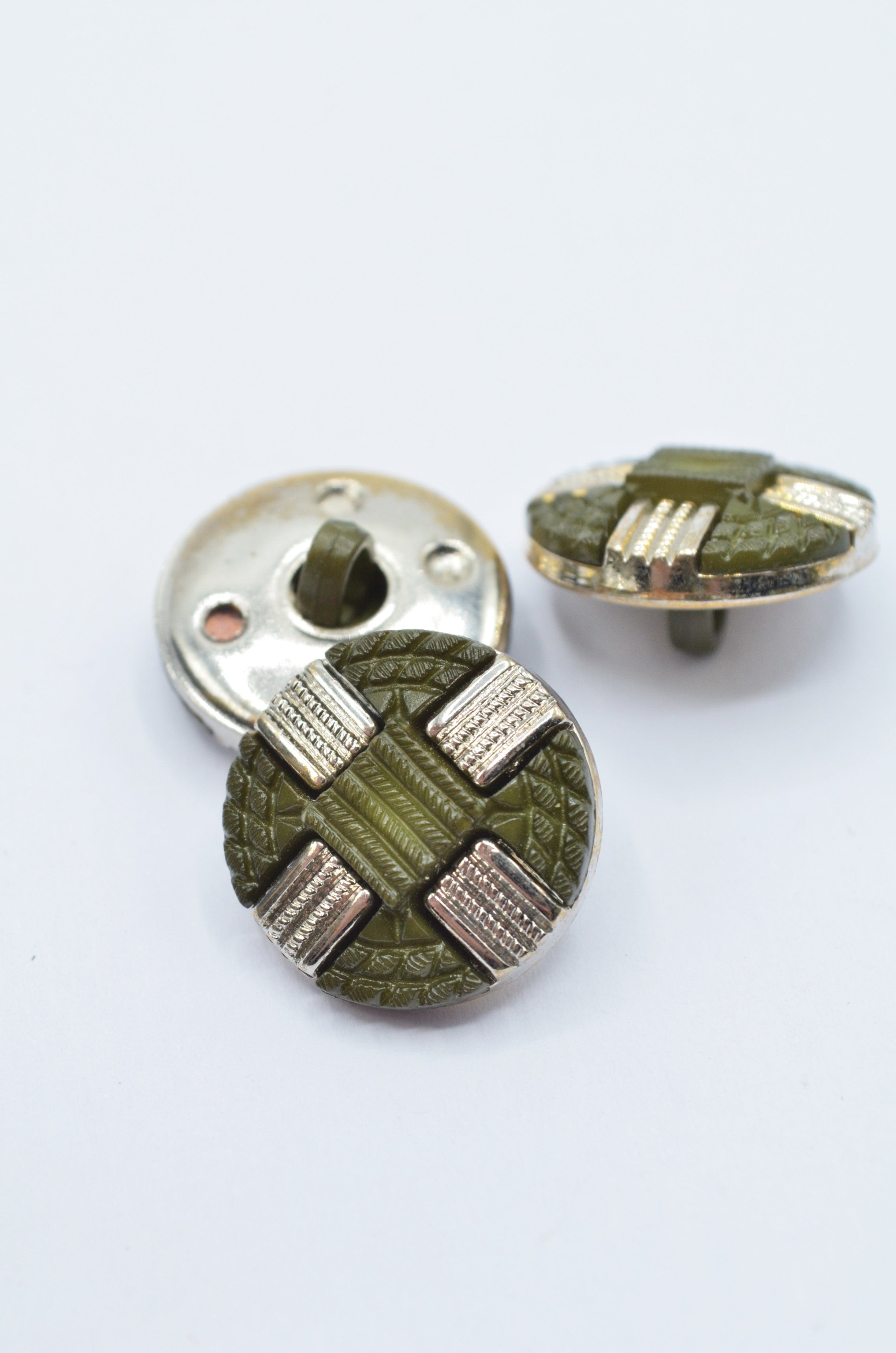 Nasturi De Plastic Kaki Cu Argintiu, 18mm