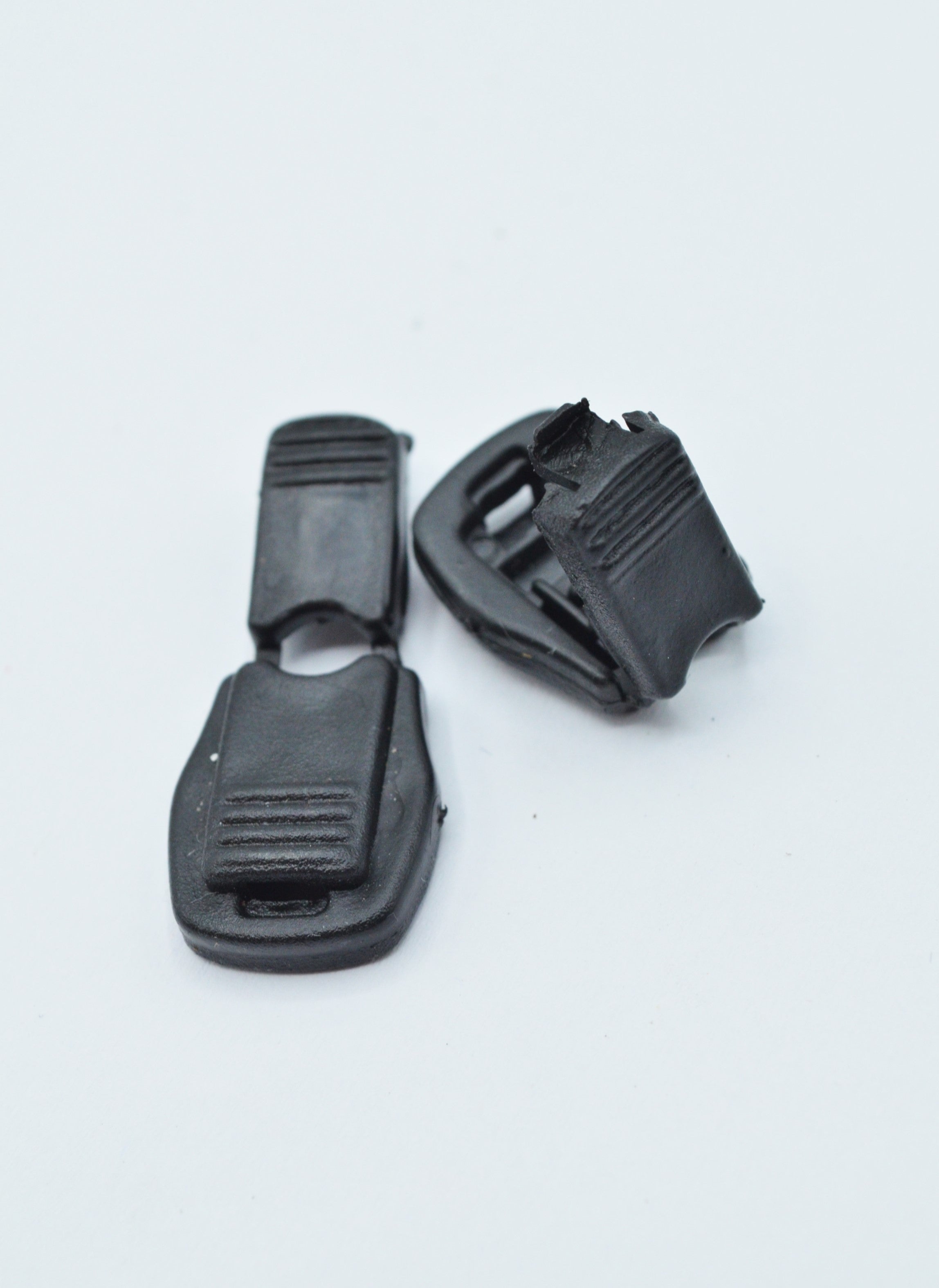 Capat De Snur Din Plasti Negru, Pentru Snur De 4-5mm, Pret Bucata