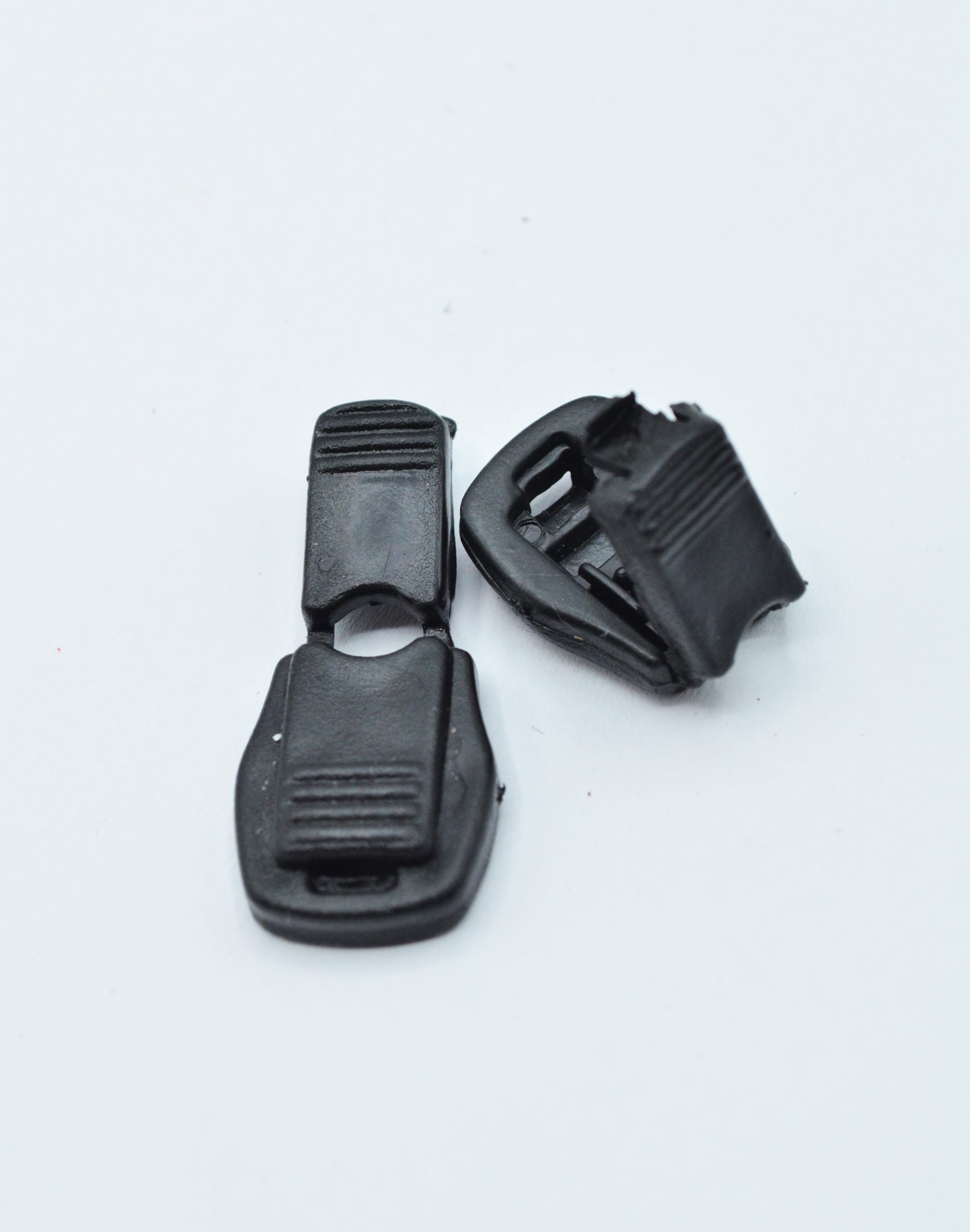 Capat De Snur Din Plasti Negru, Pentru Snur De 4-5mm, Pret Bucata