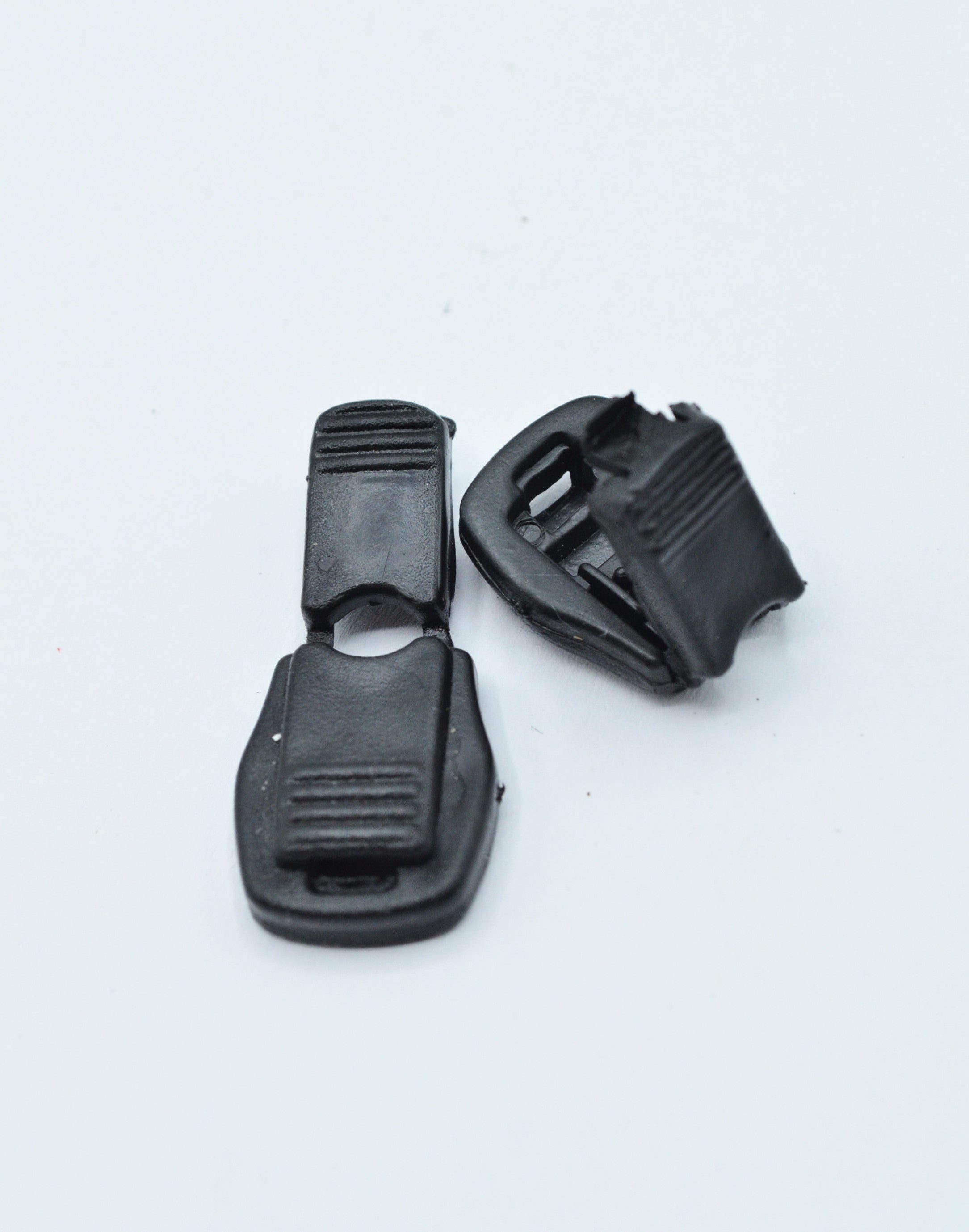 Capat De Snur Din Plasti Negru, Pentru Snur De 4-5mm, Pret Bucata