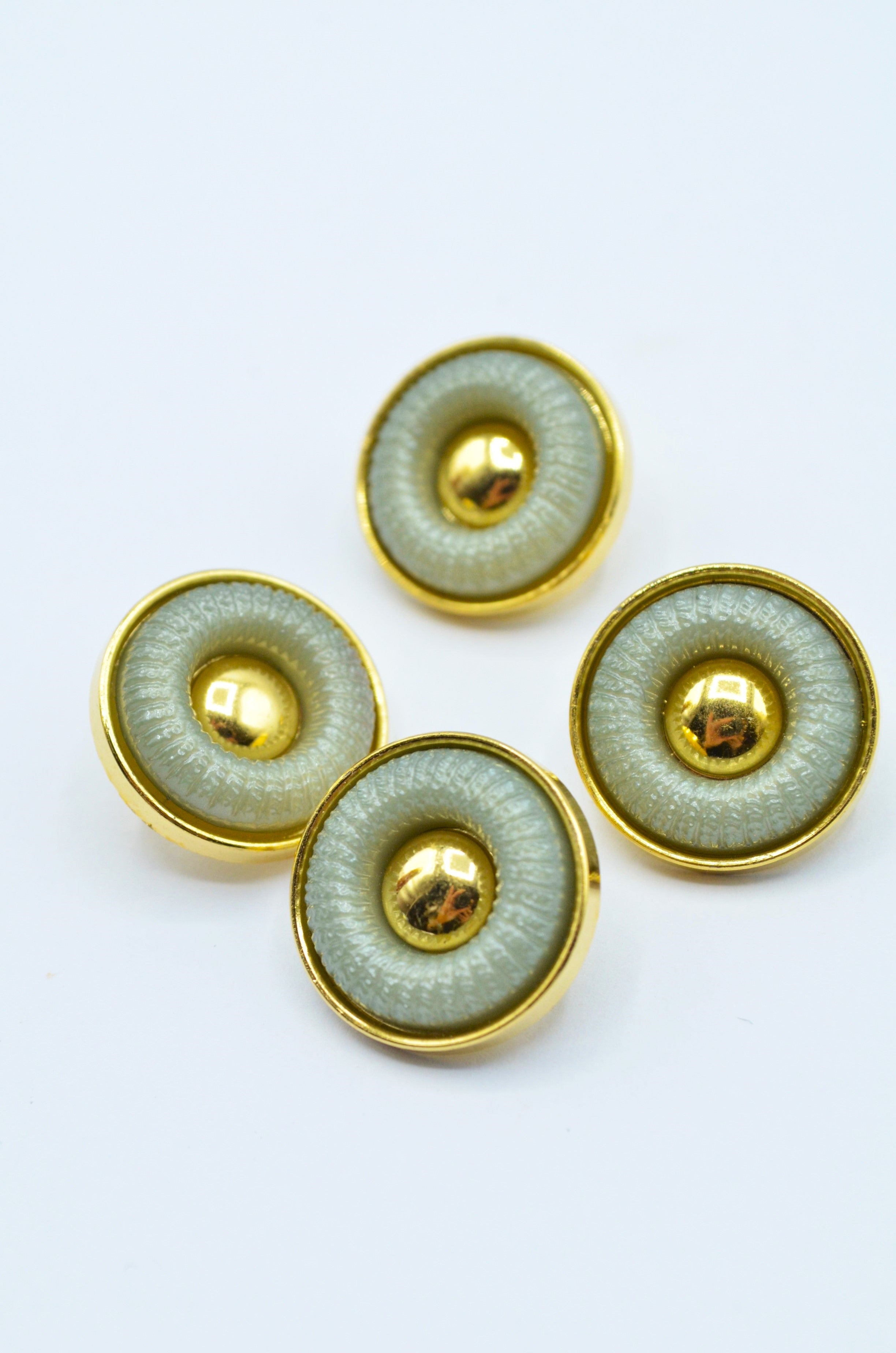 Nasturi De Plastic Vernil Cu Auriu 18mm