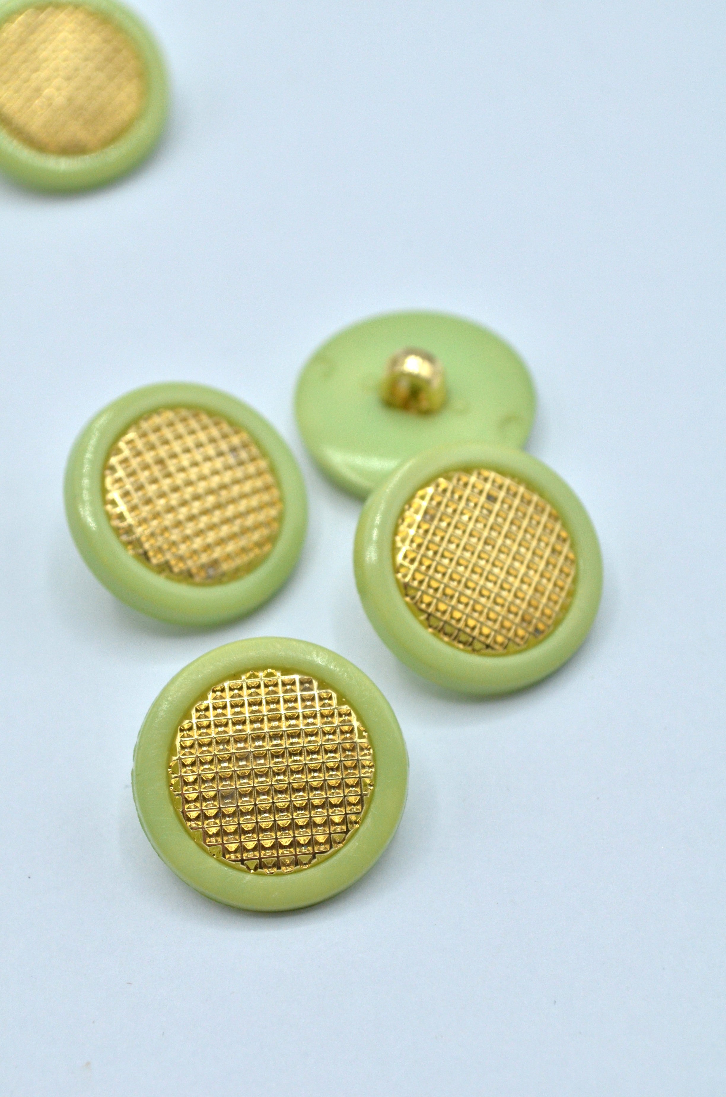 Nasturi De Plastic Verde Cu Auriu 20mm