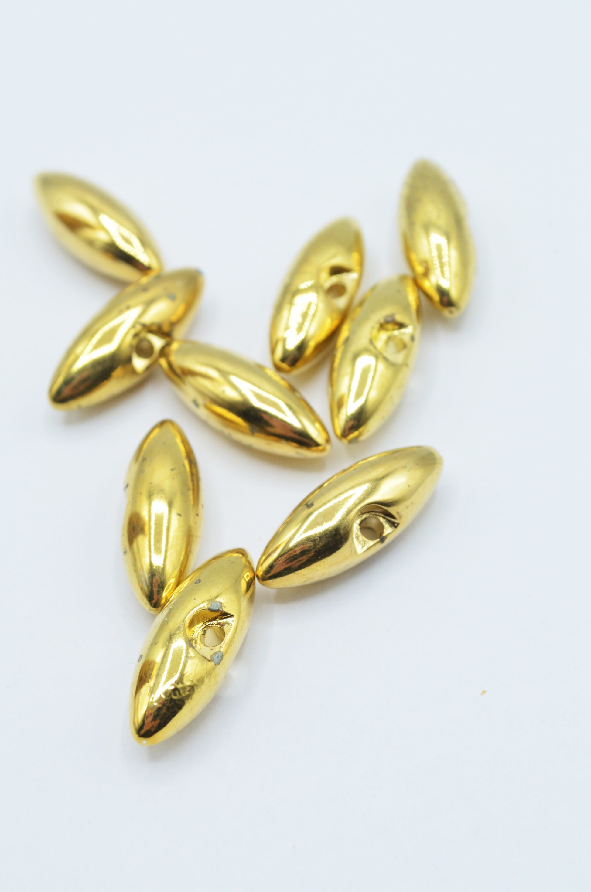 Nasturi De Plastic Aurii 24x9mm