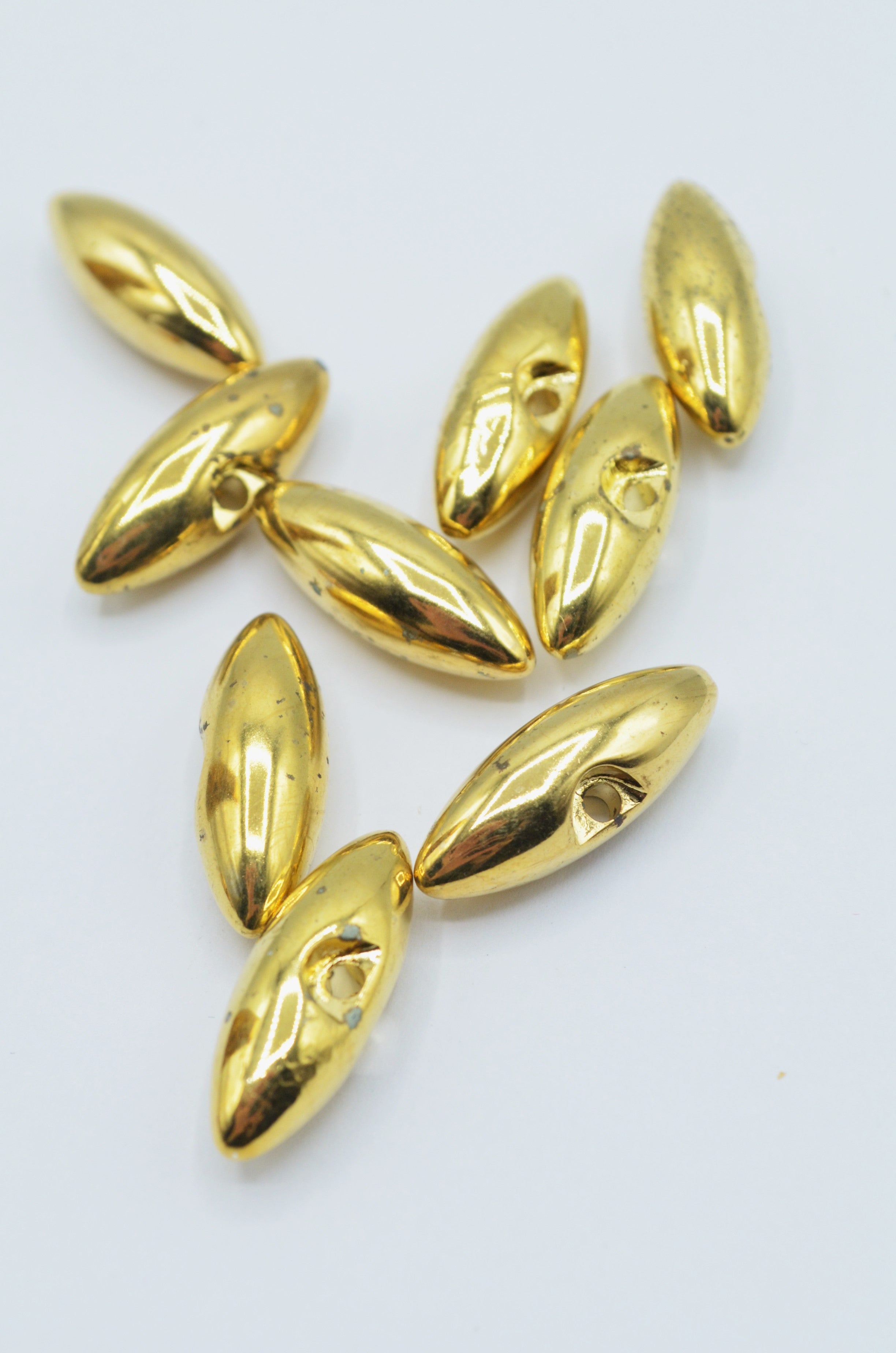 Nasturi De Plastic Aurii 24x9mm