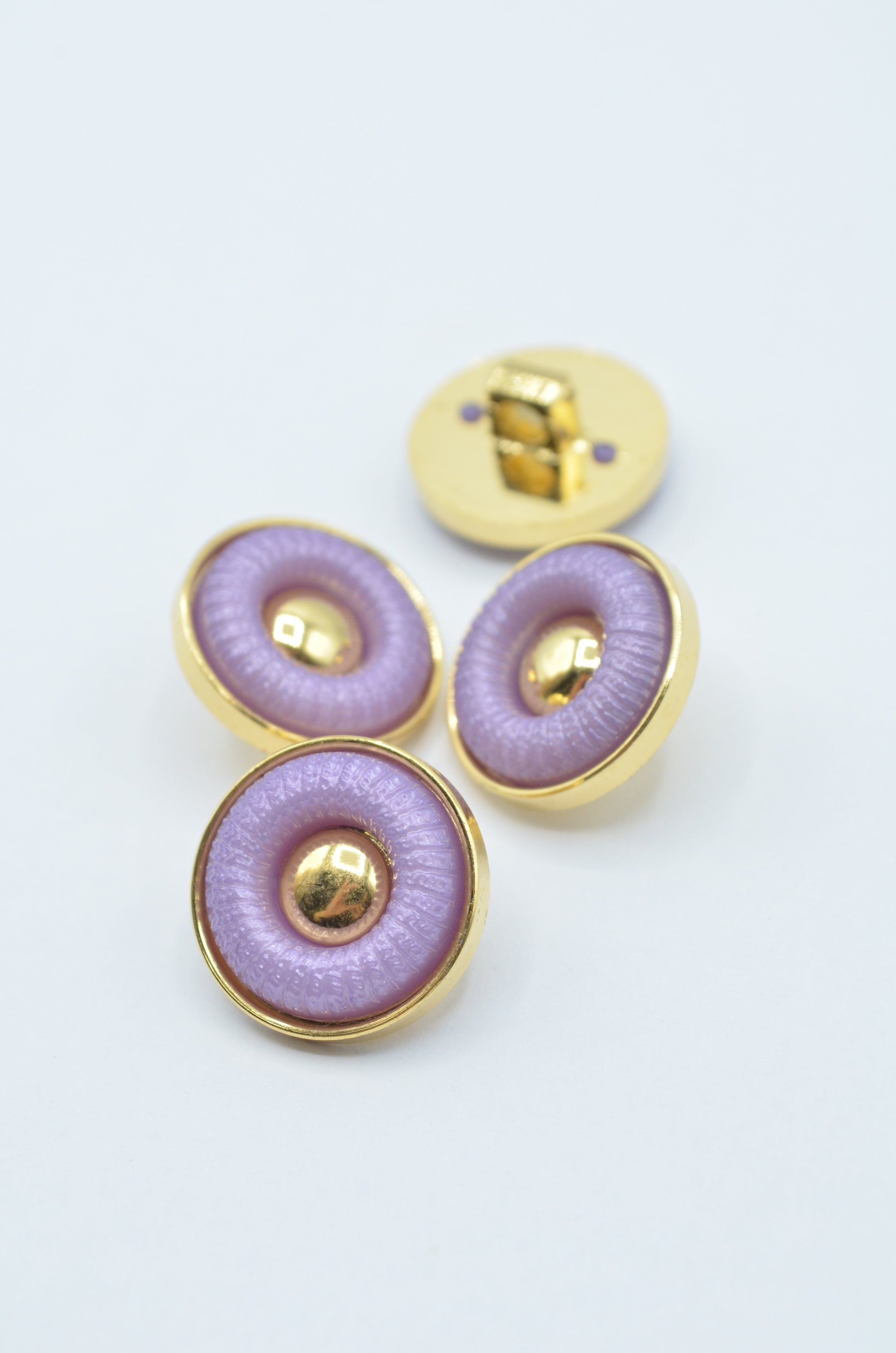 Nasturi De Plastic Lila Cu Auriu 18mm