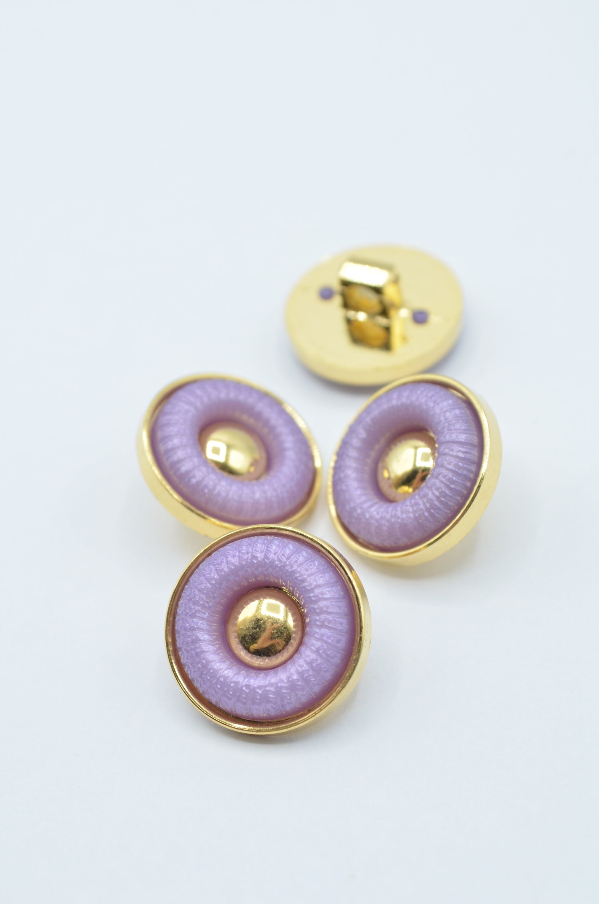 Nasturi De Plastic Lila Cu Auriu 18mm