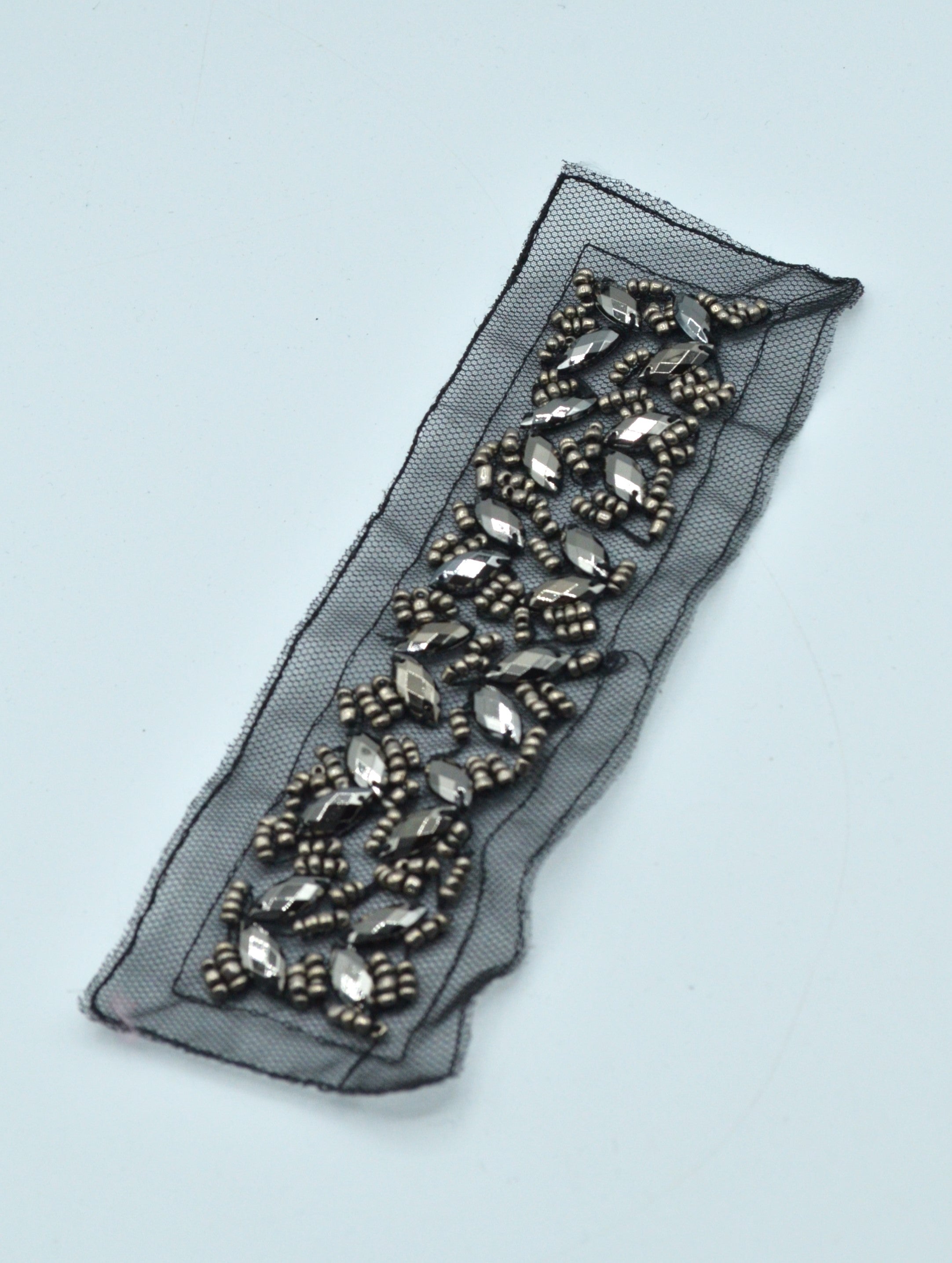 Aplicatie Cu Margele Gri Pe Tull Negru, 17x4cm