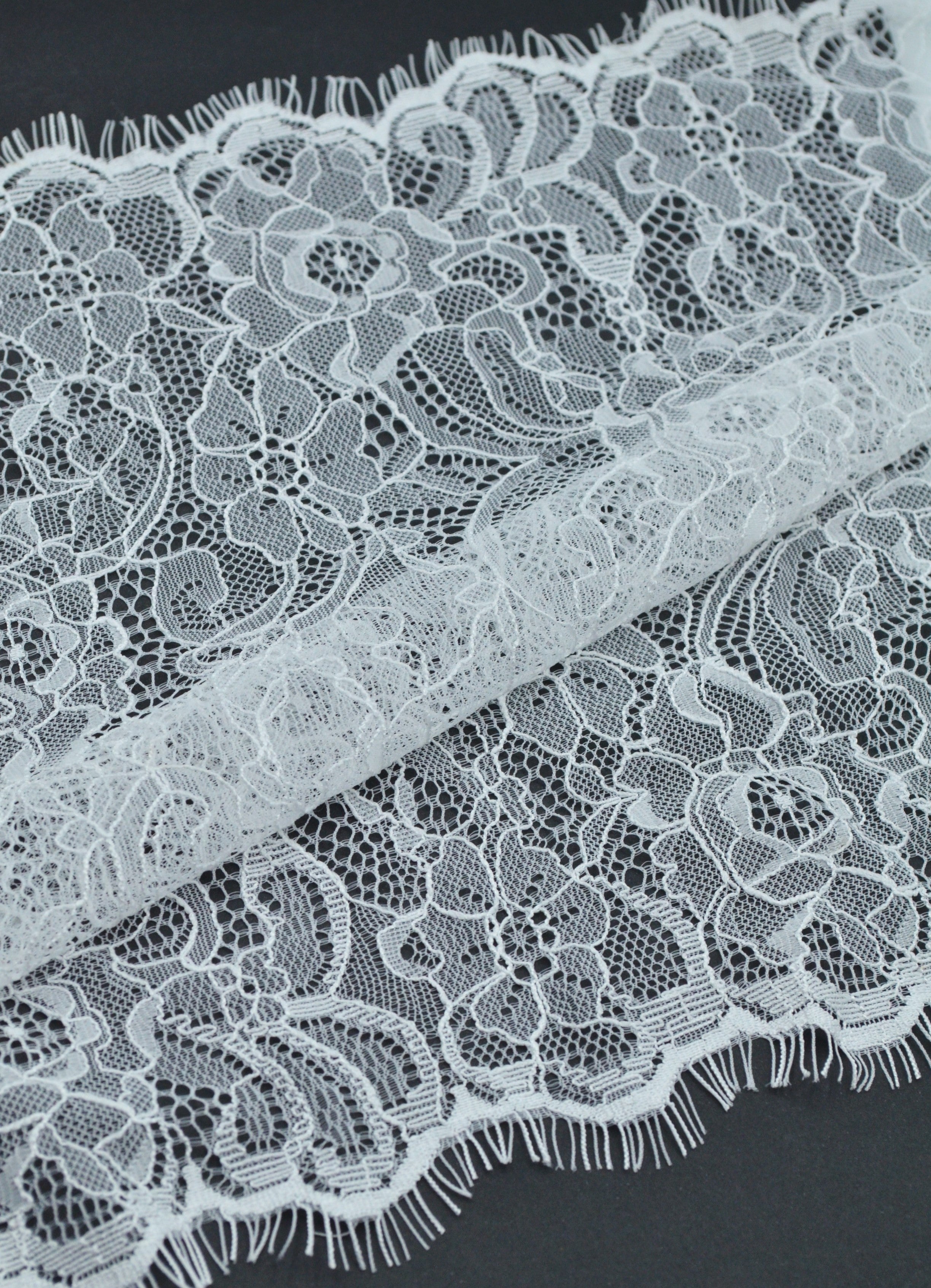 Dantela Chantilly  32x285cm, Alba