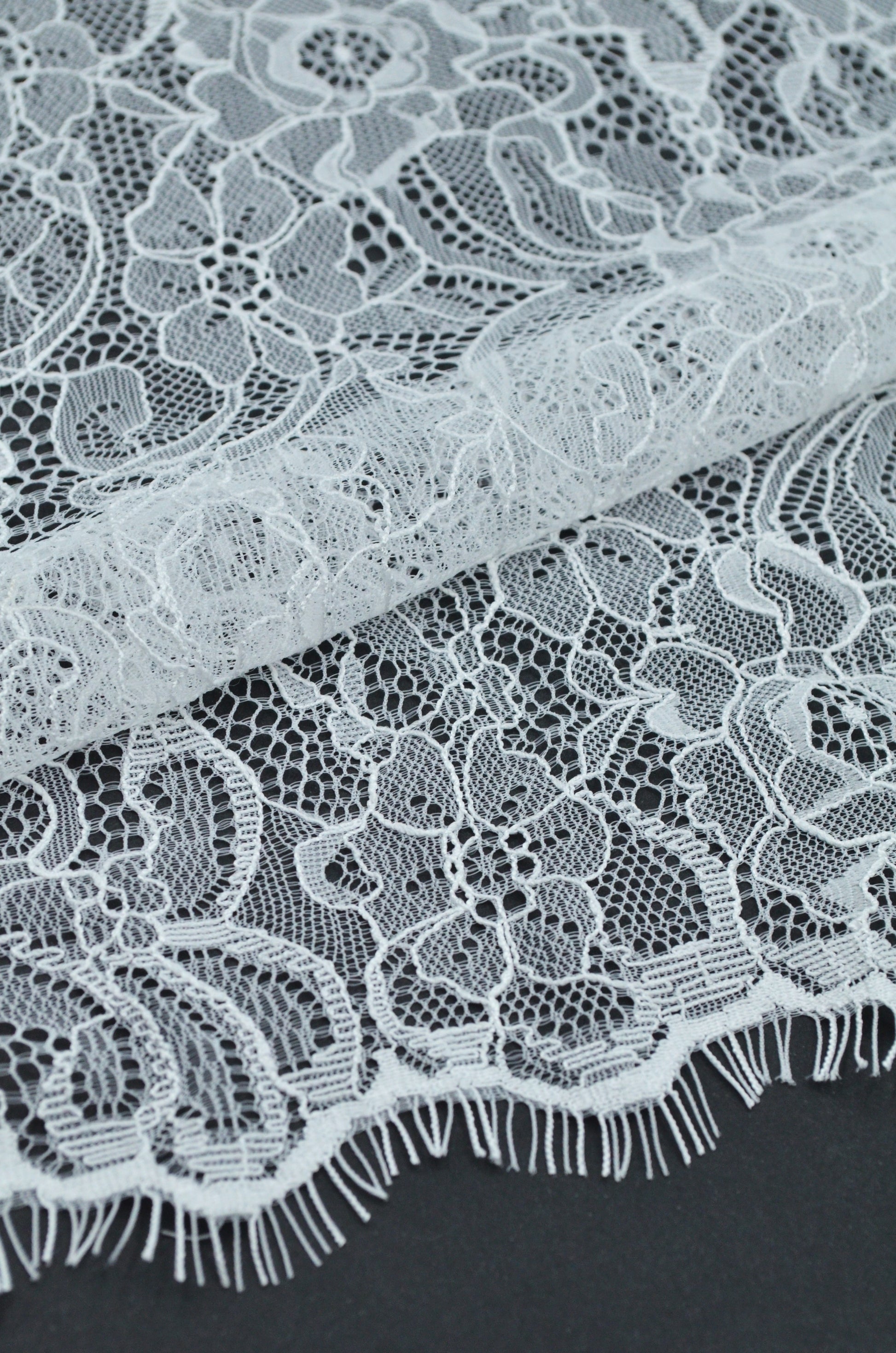 Dantela Chantilly  32x285cm, Alba