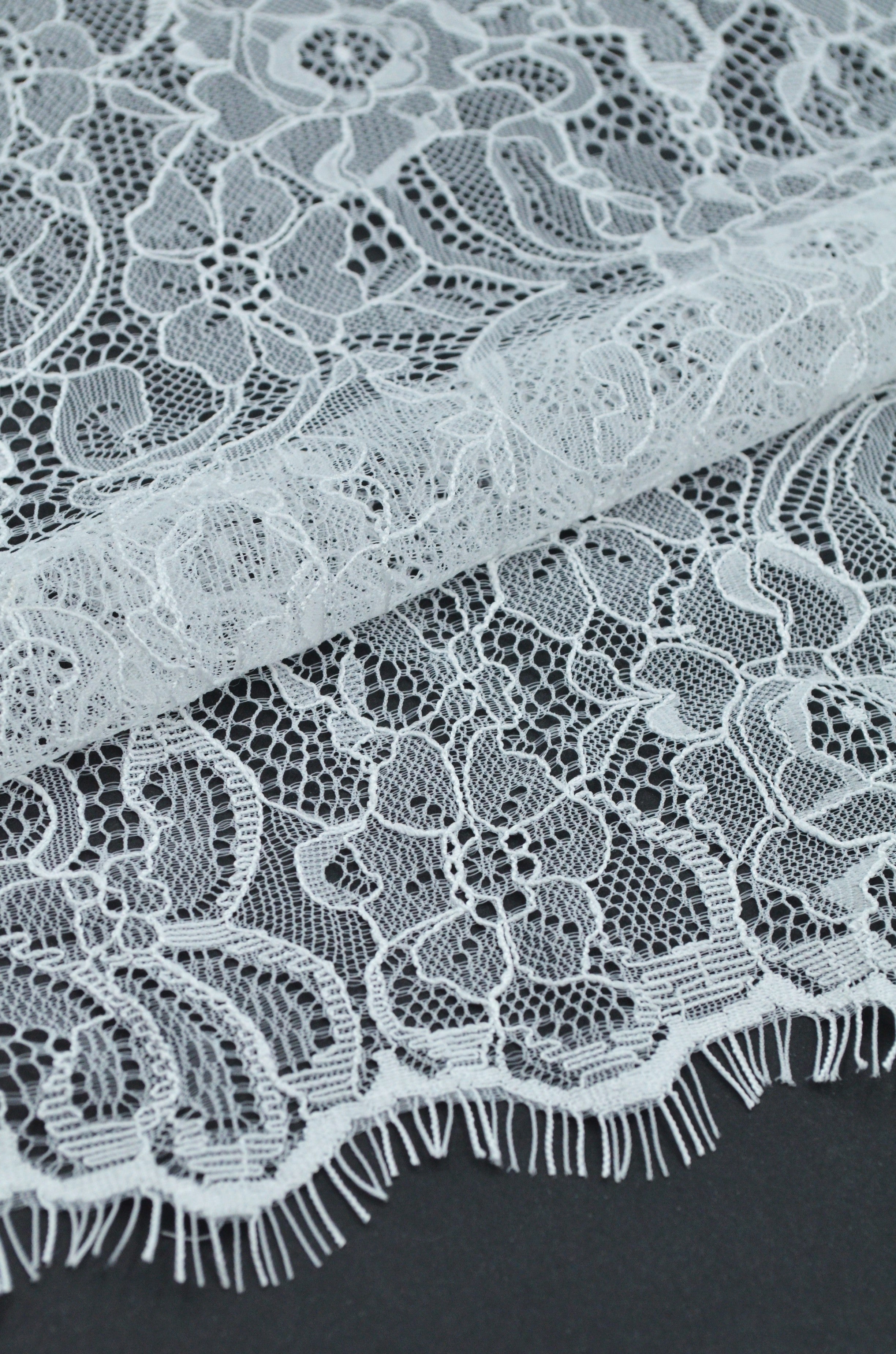 Dantela Chantilly  32x285cm, Alba