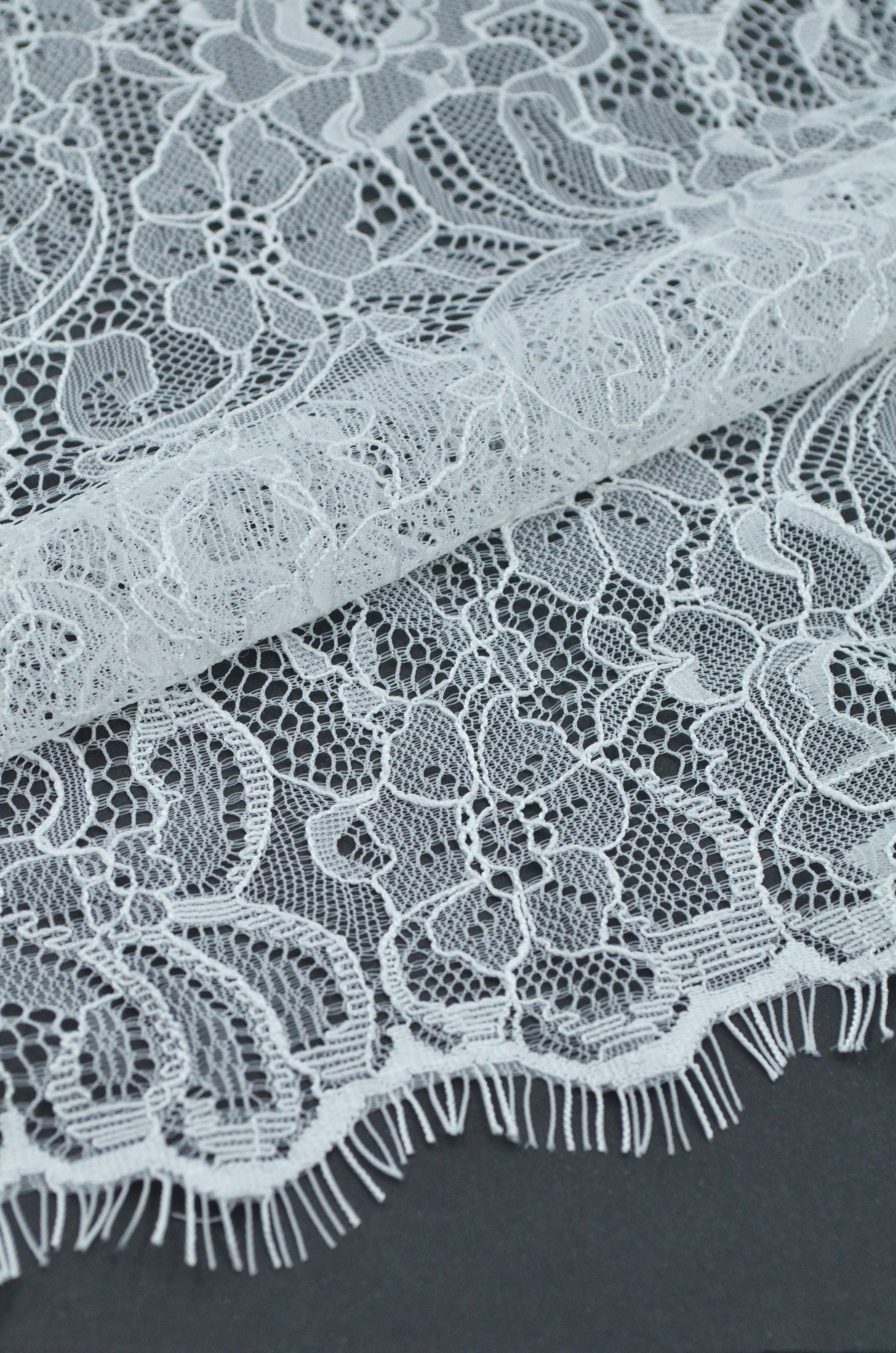 Dantela Chantilly  32x285cm, Alba