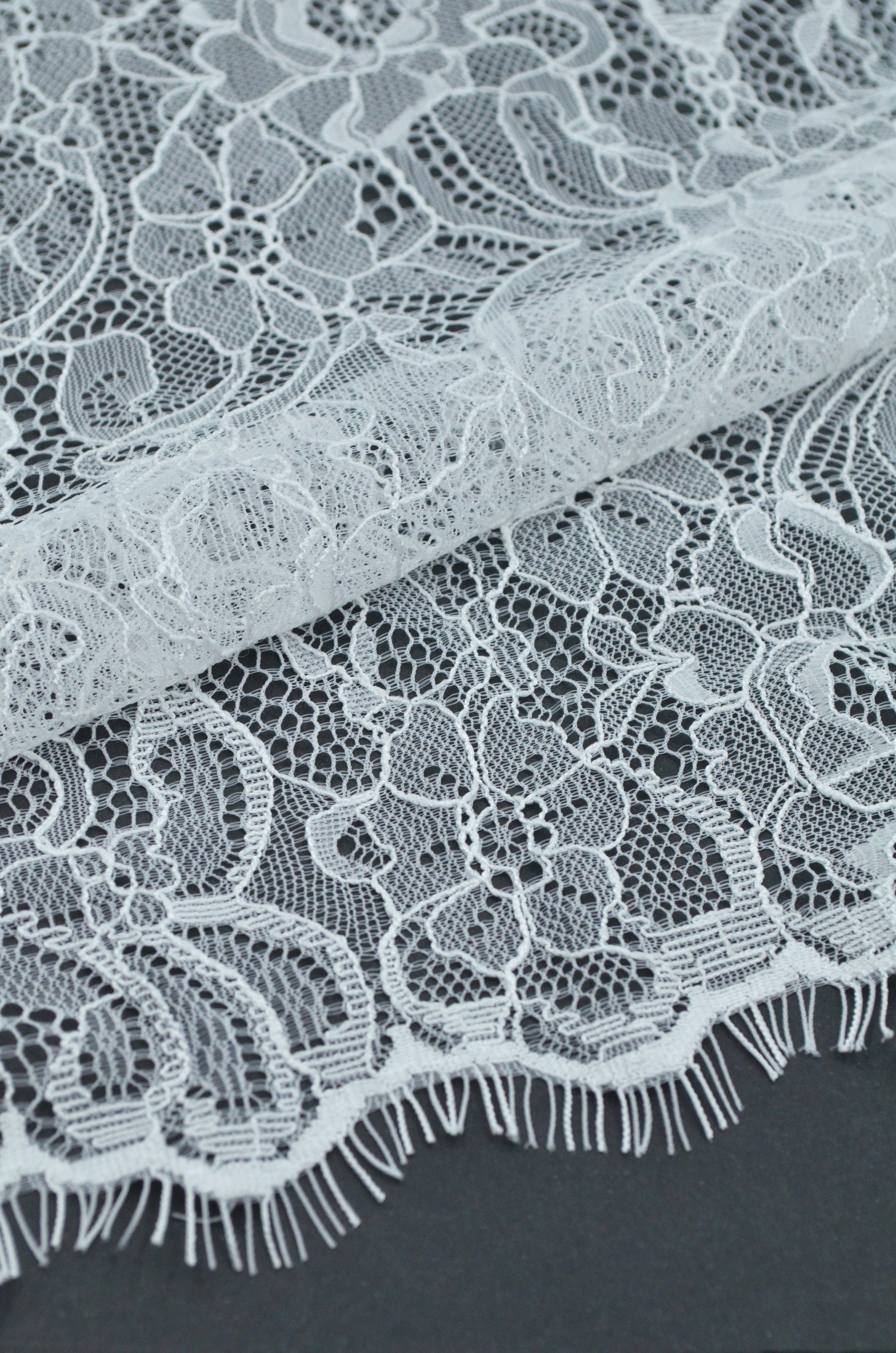 Dantela Chantilly  32x285cm, Alba