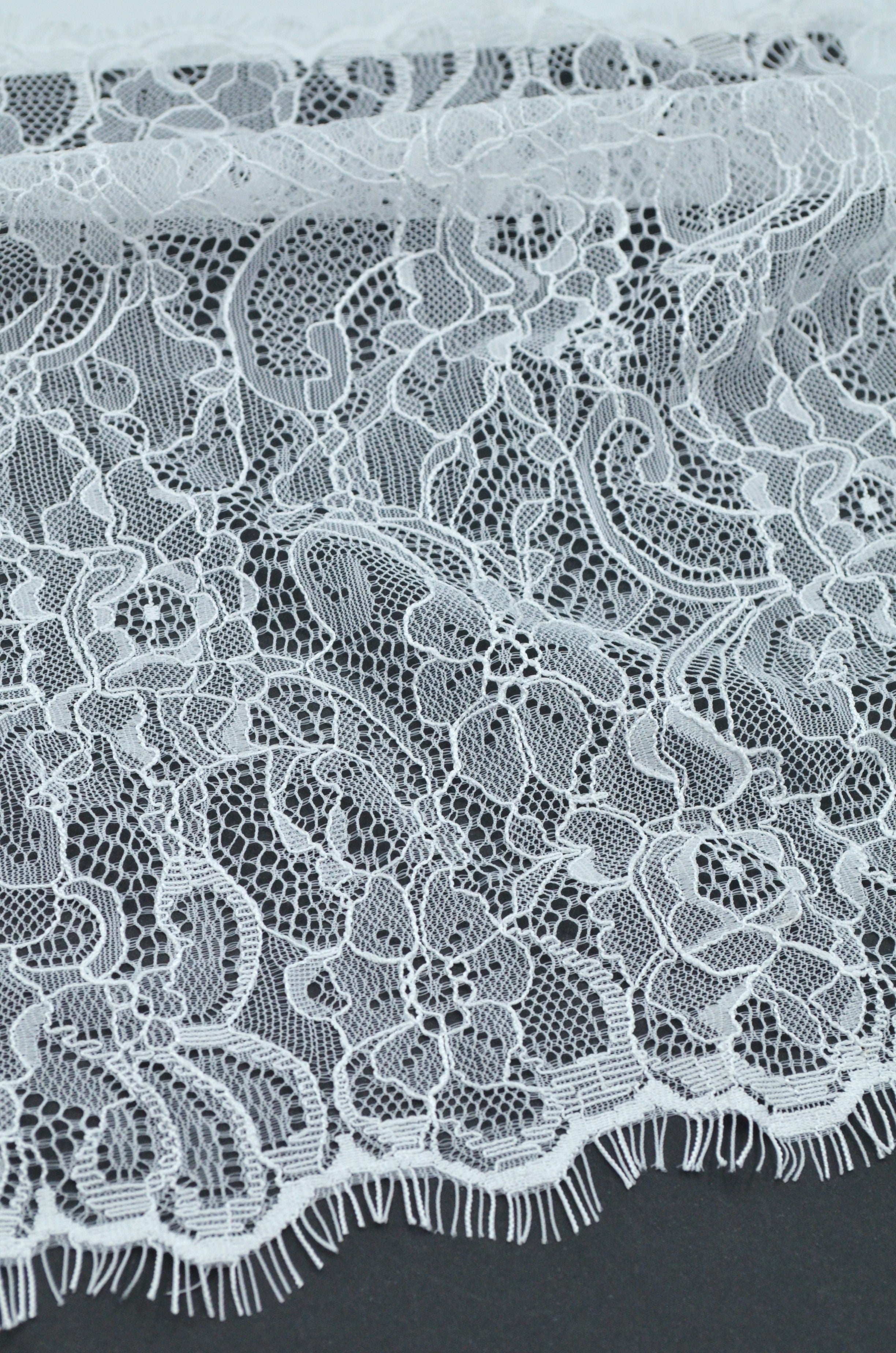Dantela Chantilly  32x285cm, Alba