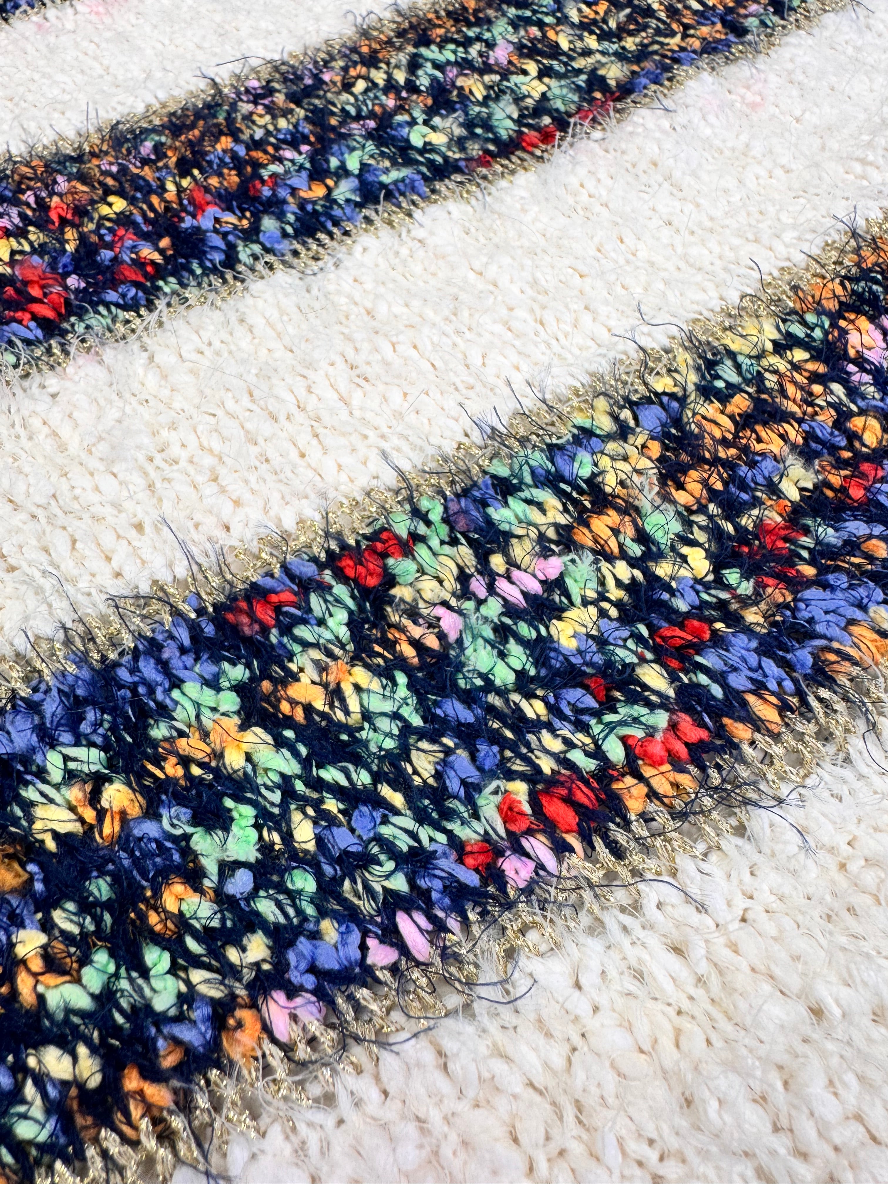 Tricot Pufos Cu Fir Lame Auriu