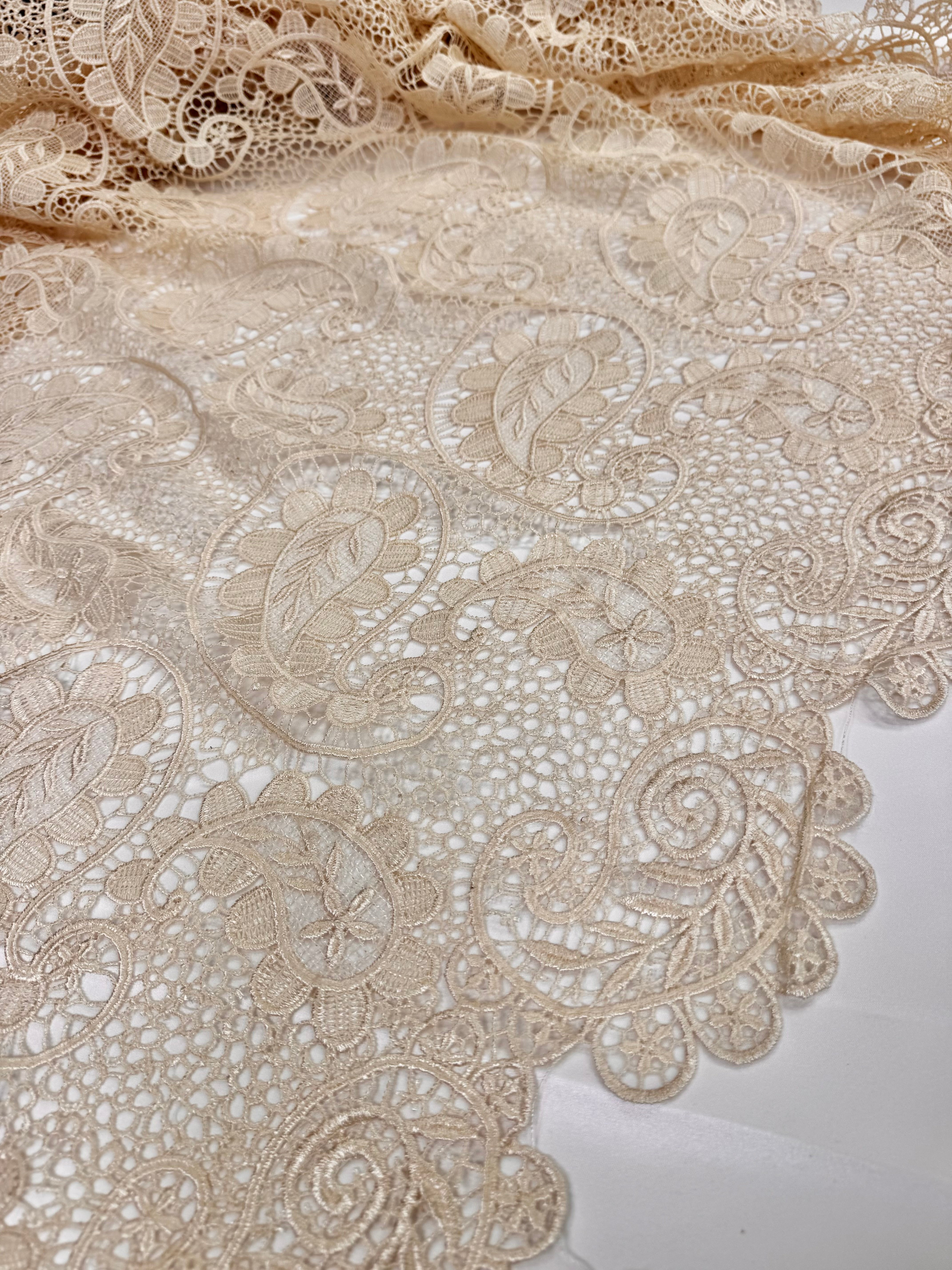 Broderie Sparta, Crem unt