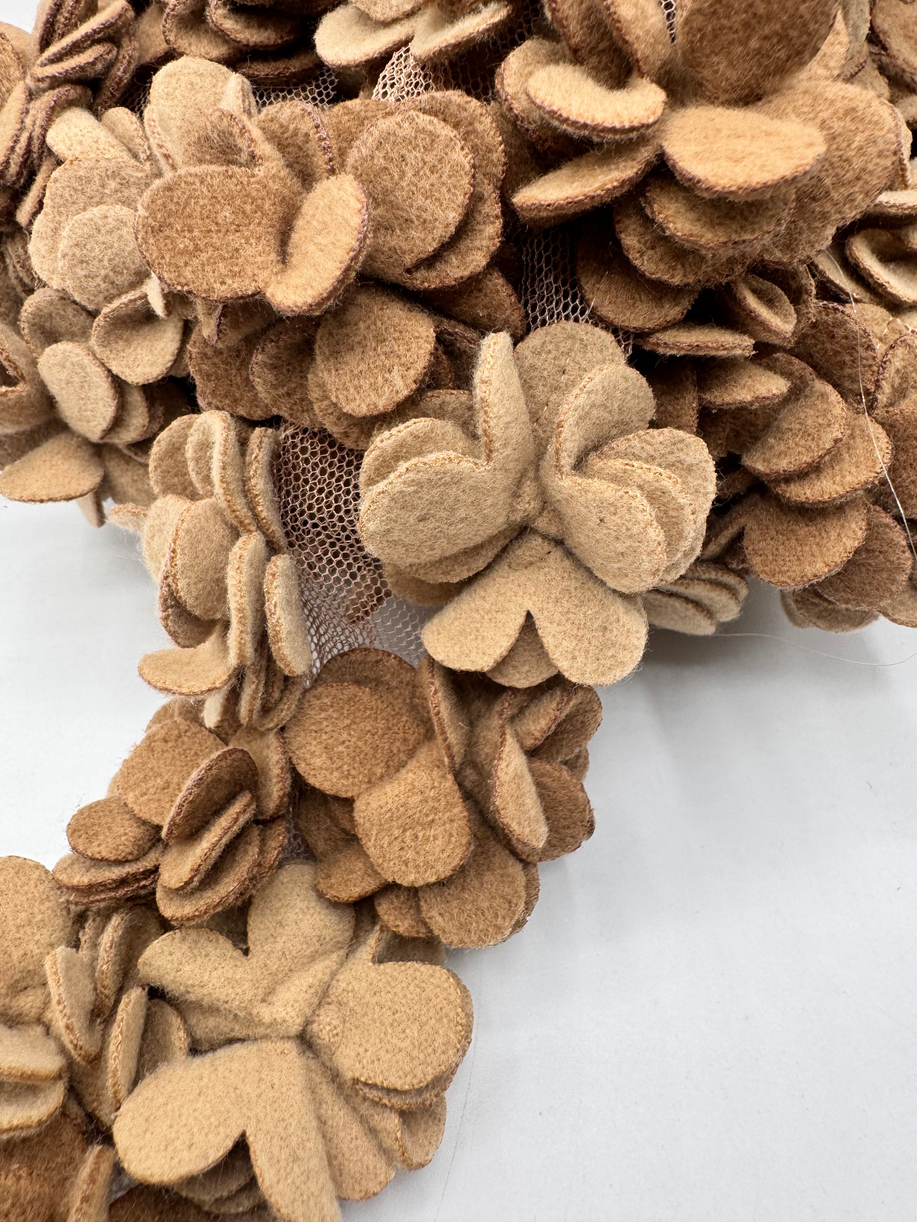 Pasmanterie cu aplicatii din stofa 7cm