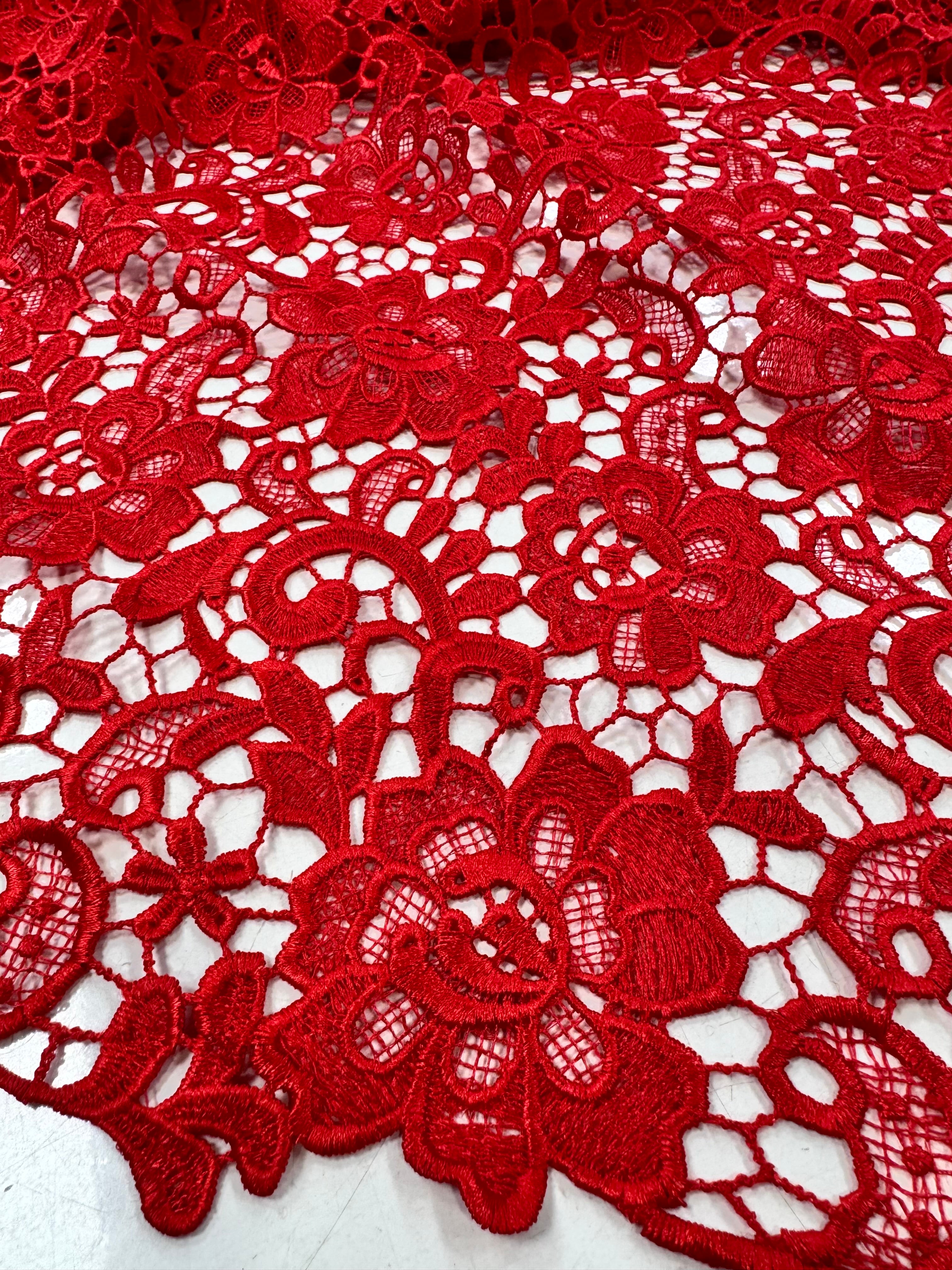 Broderie Sparta, Rosu