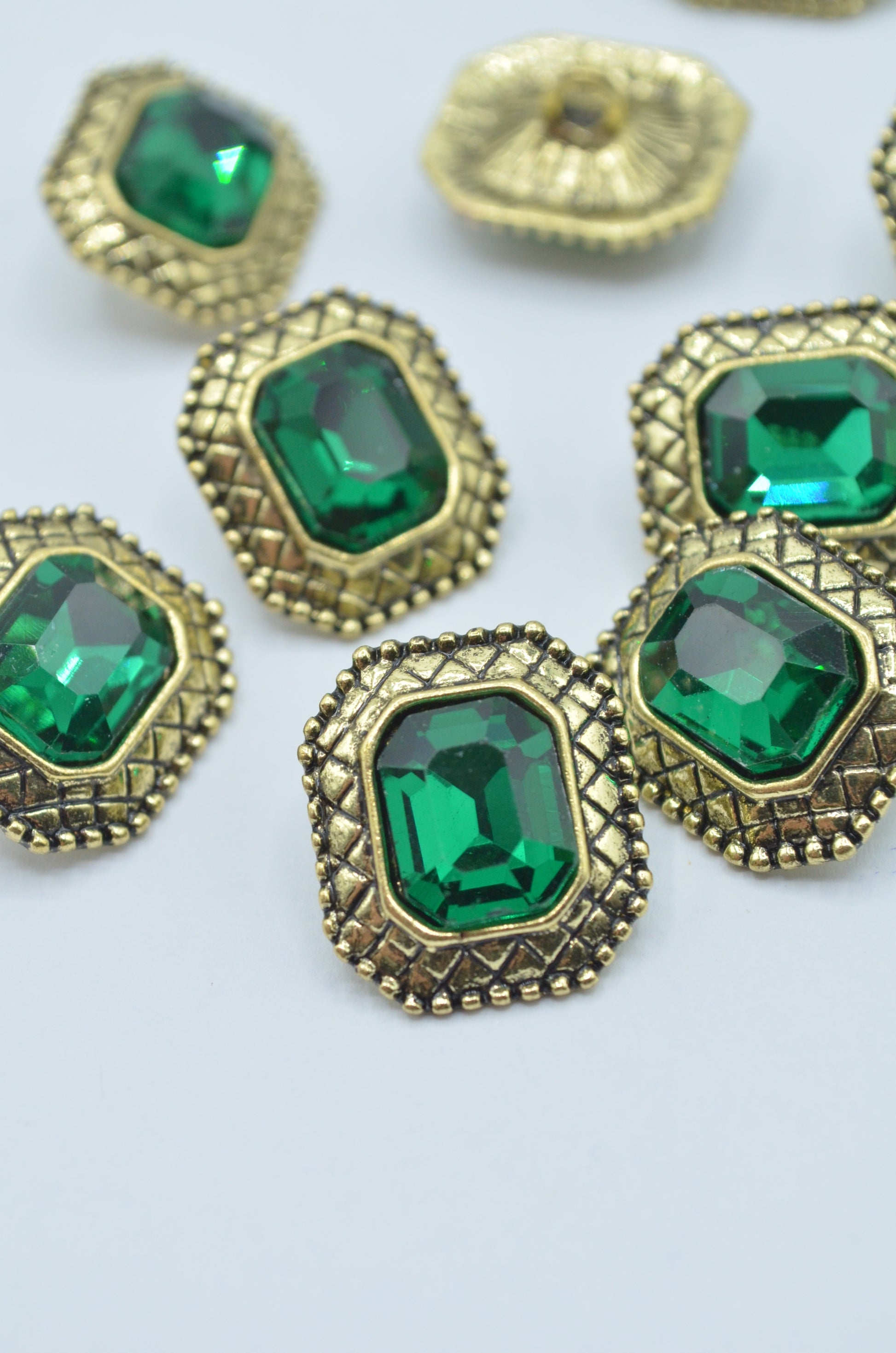 Nasturi Metalici Cu Pietre,15x18mm