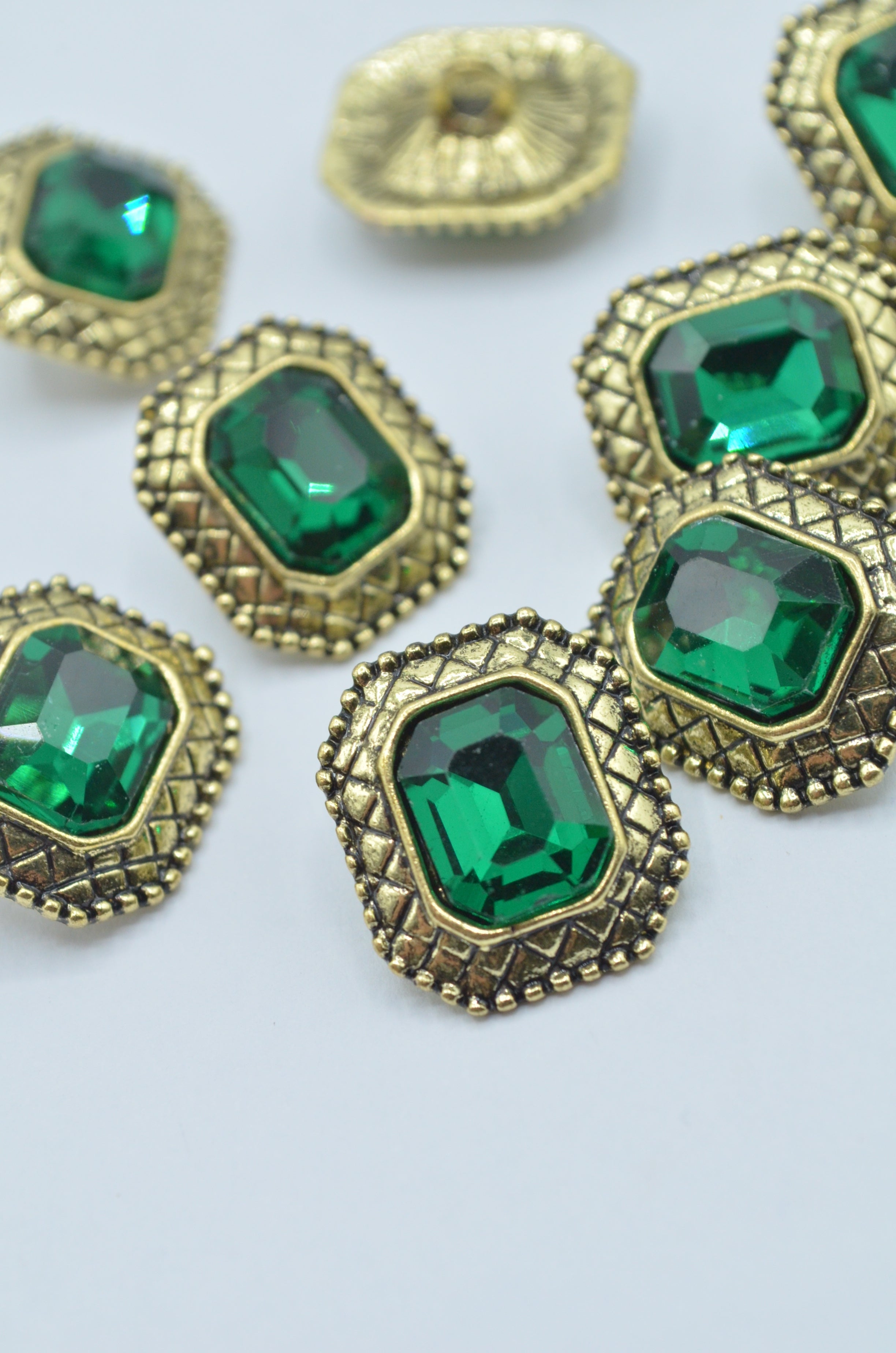 Nasturi Metalici Cu Pietre,15x18mm