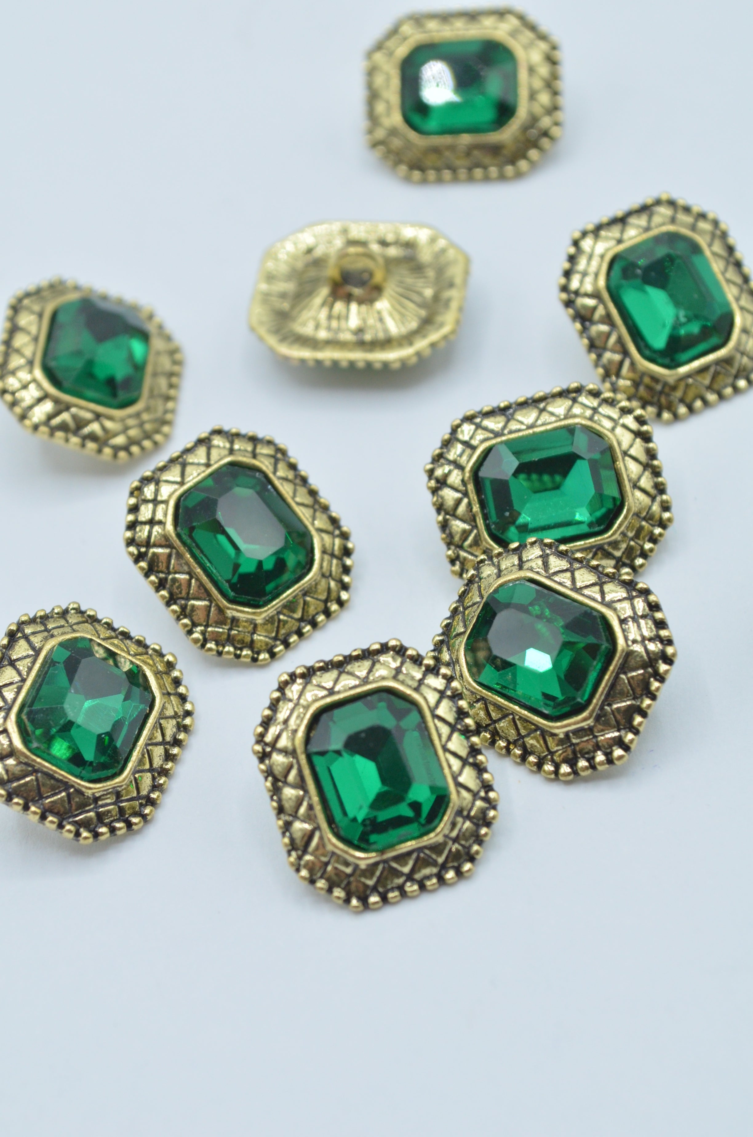 Nasturi Metalici Cu Pietre,15x18mm