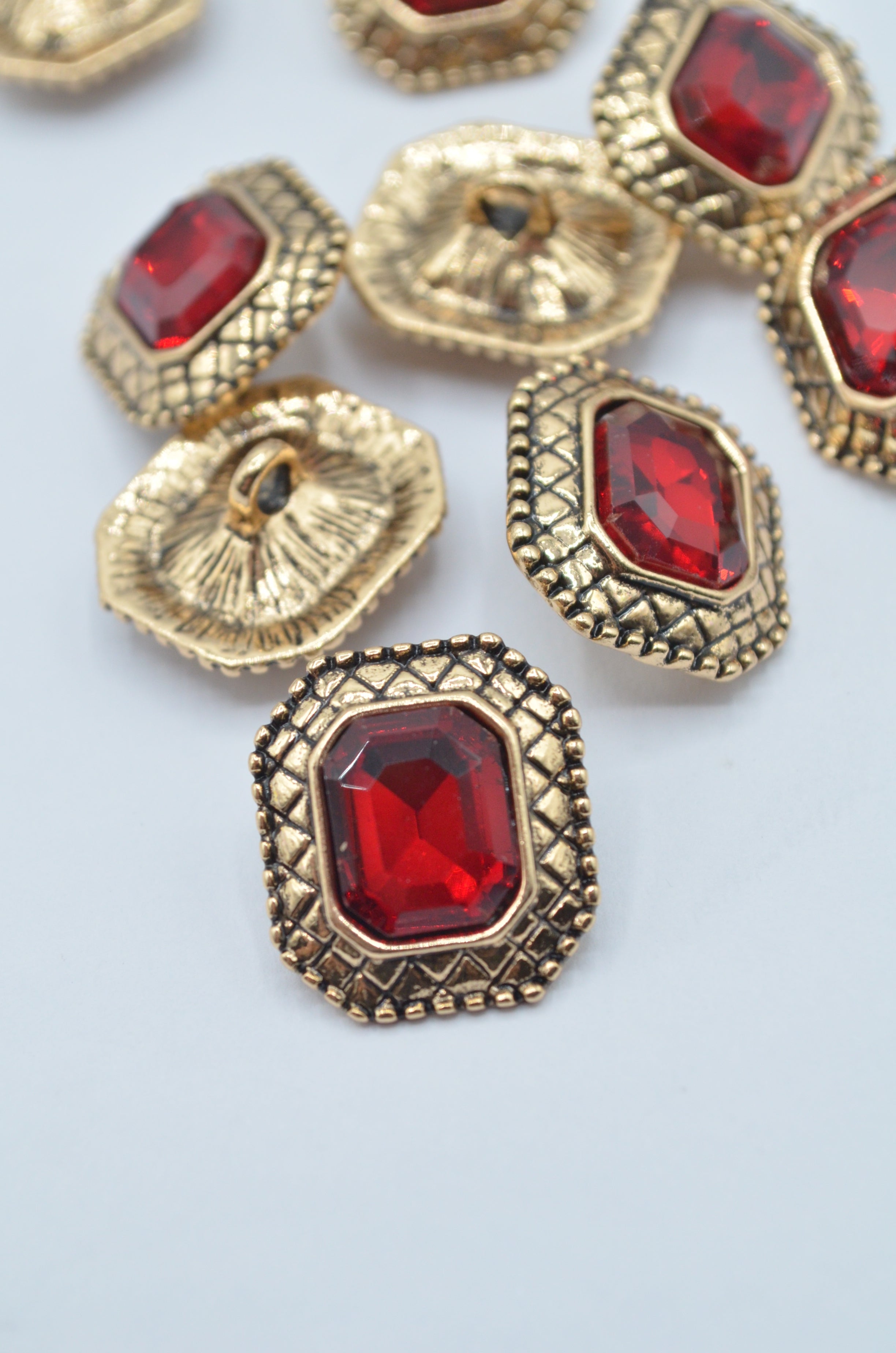Nasturi Metalici Cu Pietre,15x18mm