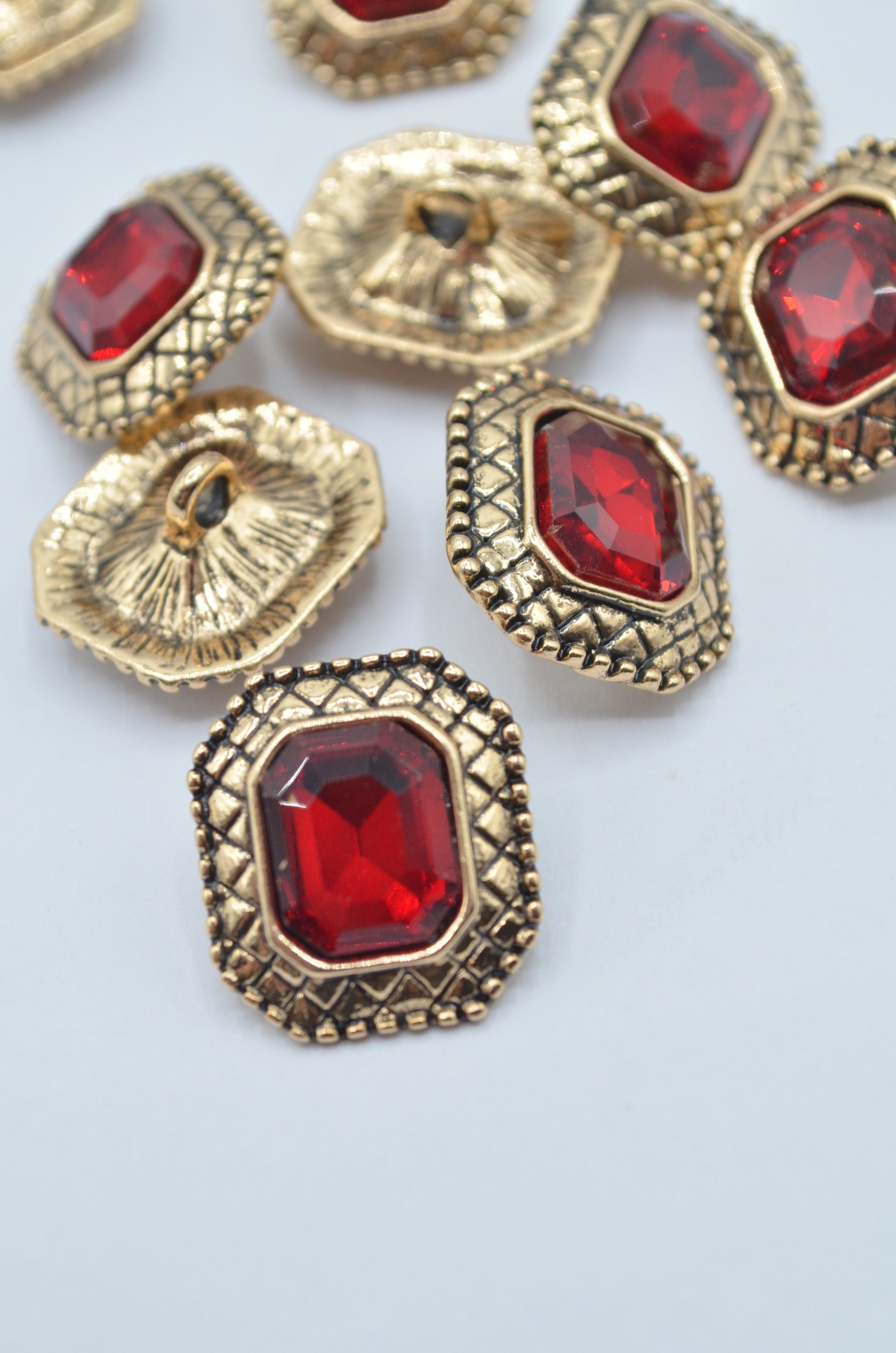Nasturi Metalici Cu Pietre,15x18mm