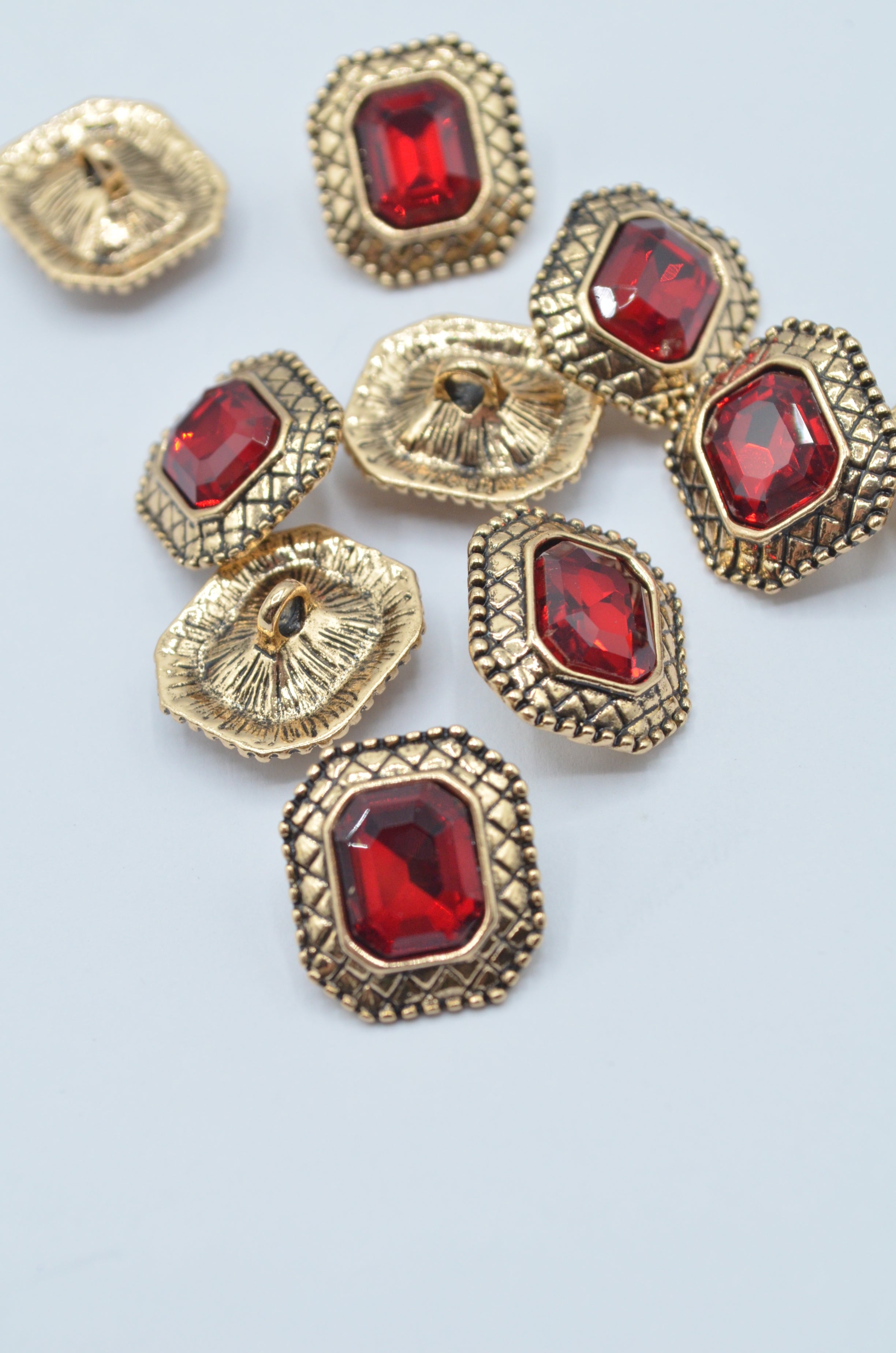 Nasturi Metalici Cu Pietre,15x18mm
