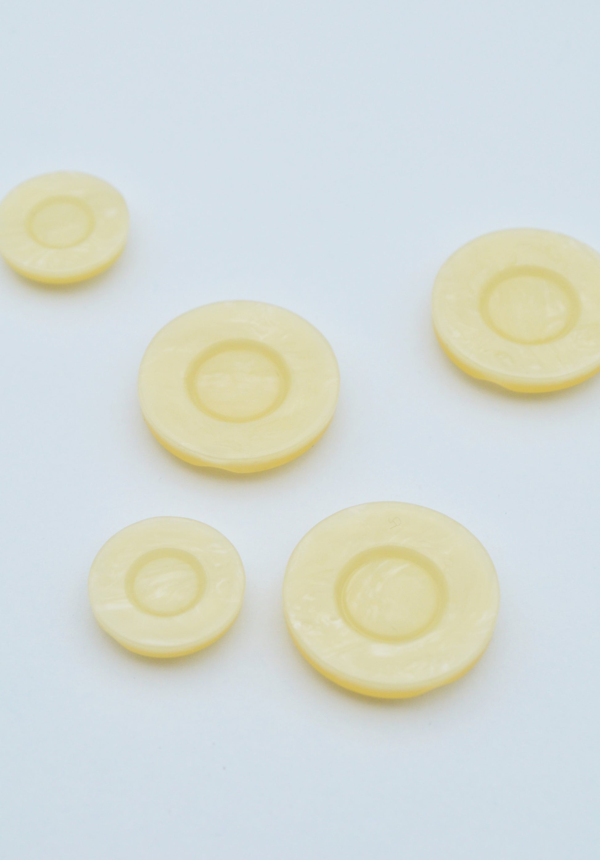 Nasturi De Plastic, Crem