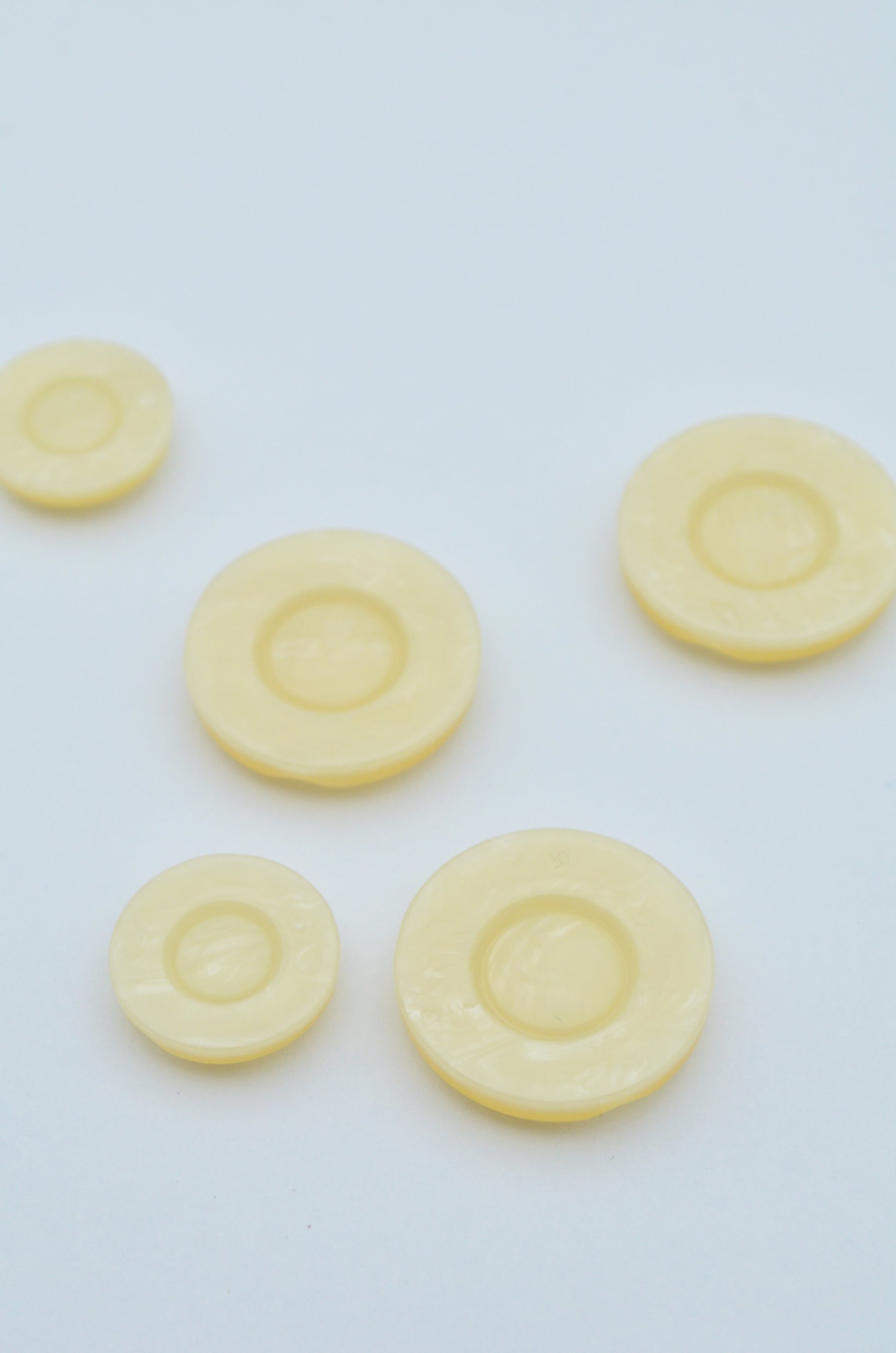 Nasturi De Plastic, Crem